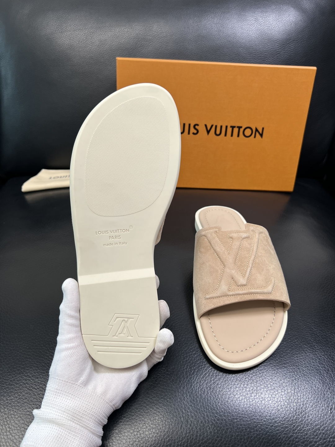 Lv 高品质 顶级工艺品 路易威登，拖鞋 专柜同步原厂配置，鞋面意大利进口，高品质拼接缤纷色彩复杂工艺品