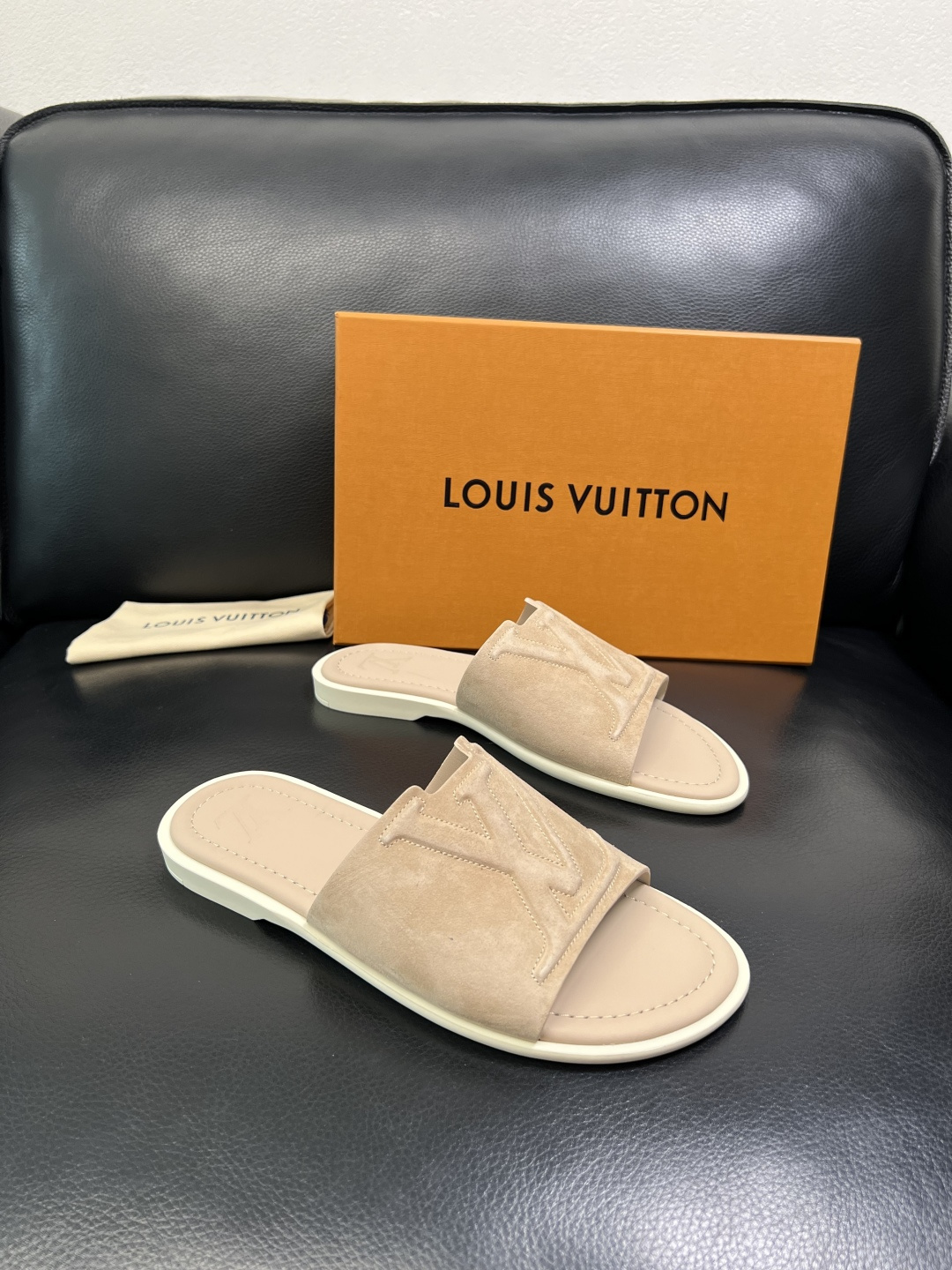 Lv 高品质 顶级工艺品 路易威登，拖鞋 专柜同步原厂配置，鞋面意大利进口，高品质拼接缤纷色彩复杂工艺品