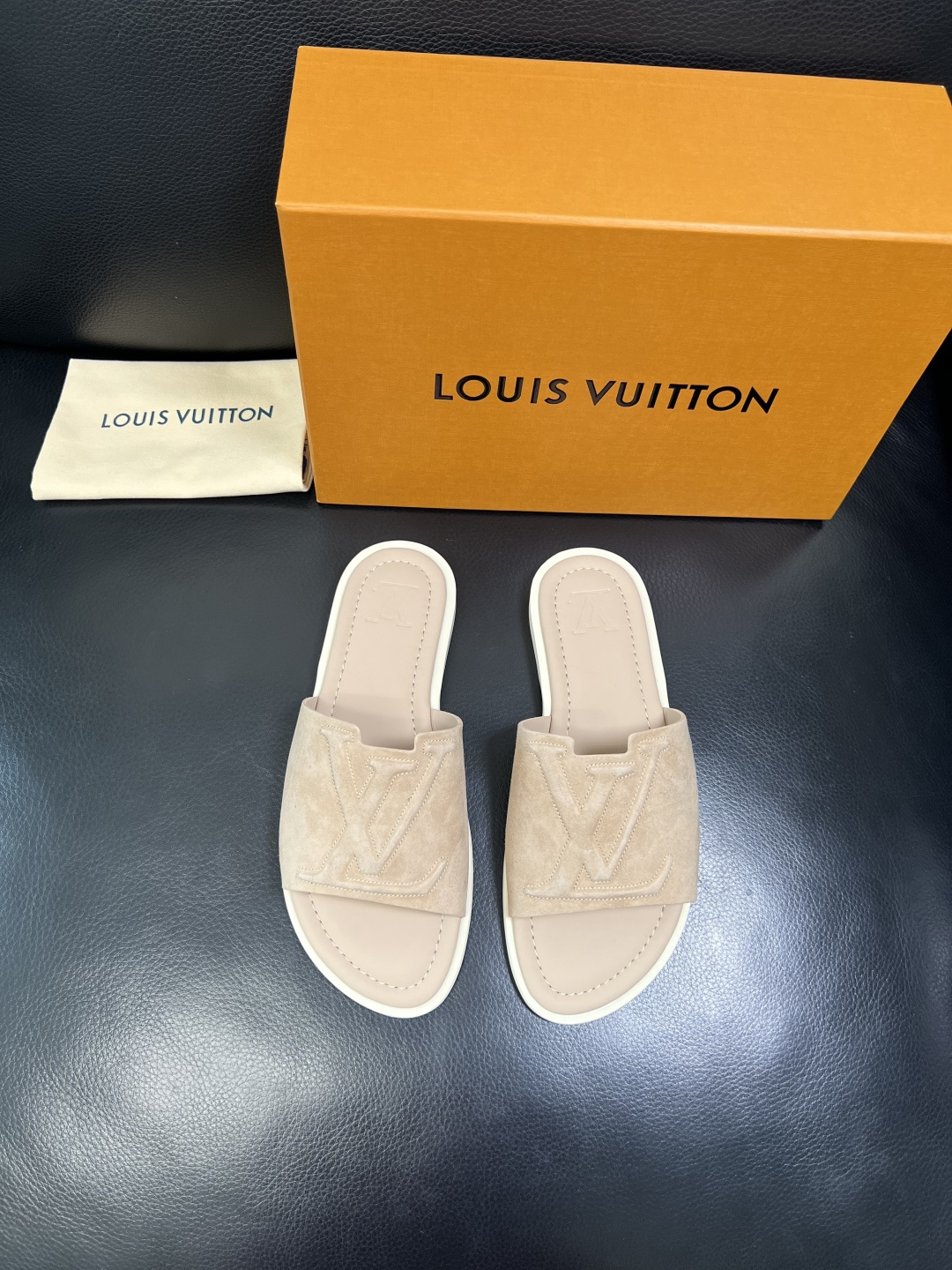Lv 高品质 顶级工艺品 路易威登，拖鞋 专柜同步原厂配置，鞋面意大利进口，高品质拼接缤纷色彩复杂工艺品