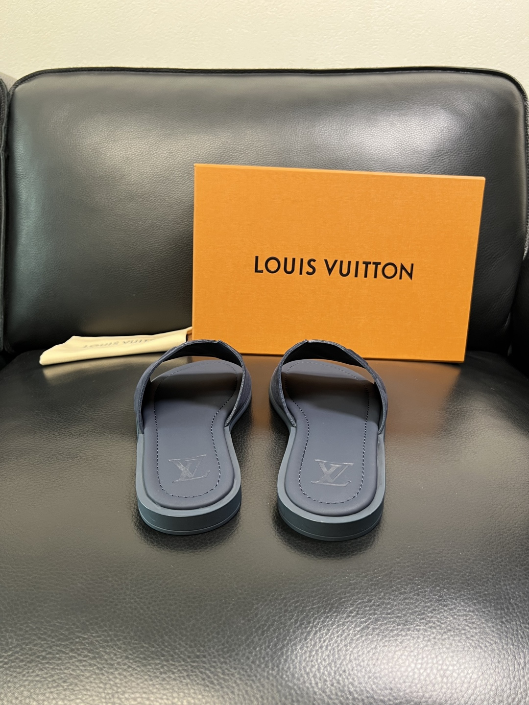 Lv 高品质 顶级工艺品 路易威登，拖鞋 专柜同步原厂配置，鞋面意大利进口，高品质拼接缤纷色彩复杂工艺品