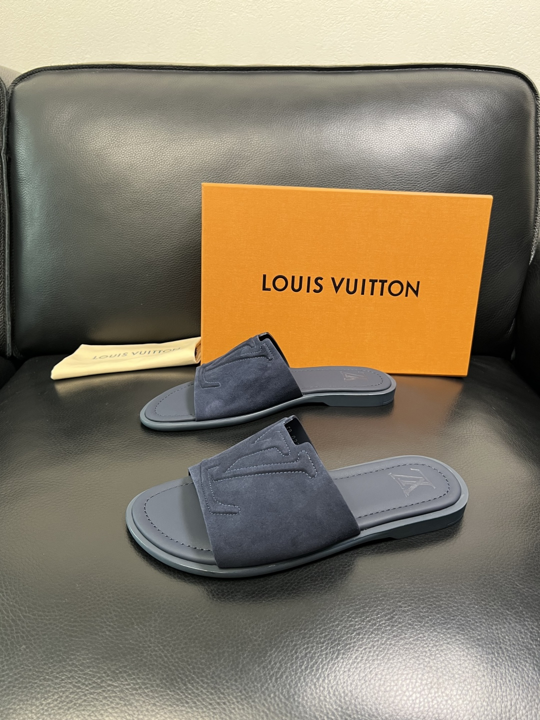 Lv 高品质 顶级工艺品 路易威登，拖鞋 专柜同步原厂配置，鞋面意大利进口，高品质拼接缤纷色彩复杂工艺品