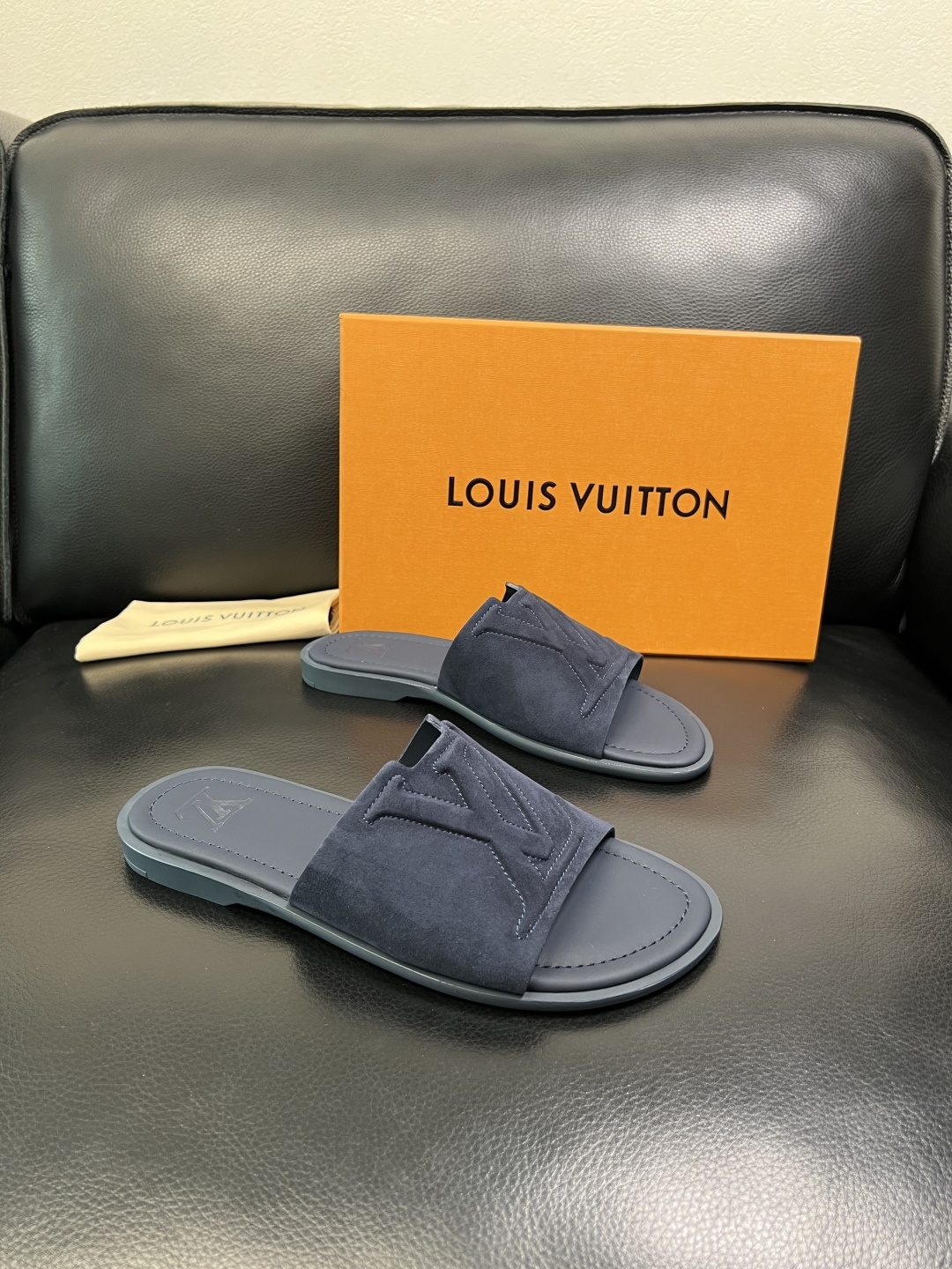 Lv 高品质 顶级工艺品 路易威登，拖鞋 专柜同步原厂配置，鞋面意大利进口，高品质拼接缤纷色彩复杂工艺品