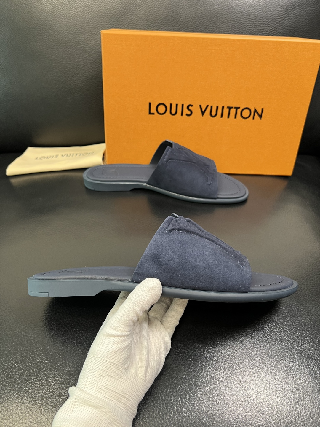 Lv 高品质 顶级工艺品 路易威登，拖鞋 专柜同步原厂配置，鞋面意大利进口，高品质拼接缤纷色彩复杂工艺品