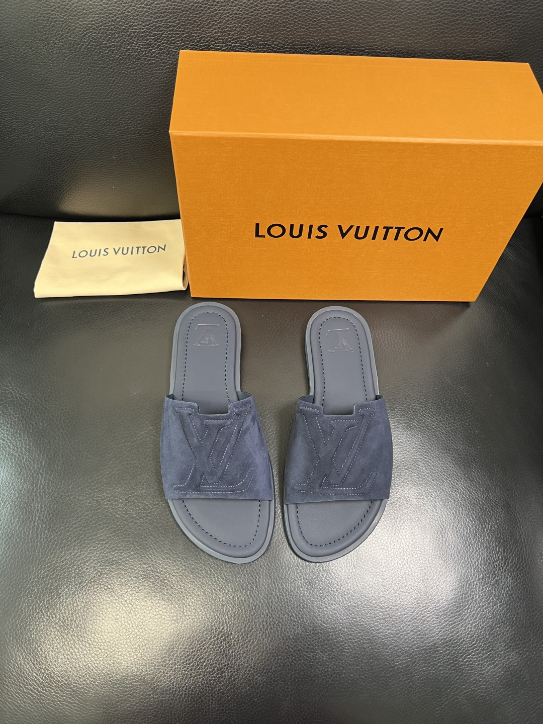 Lv 高品质 顶级工艺品 路易威登，拖鞋 专柜同步原厂配置，鞋面意大利进口，高品质拼接缤纷色彩复杂工艺品