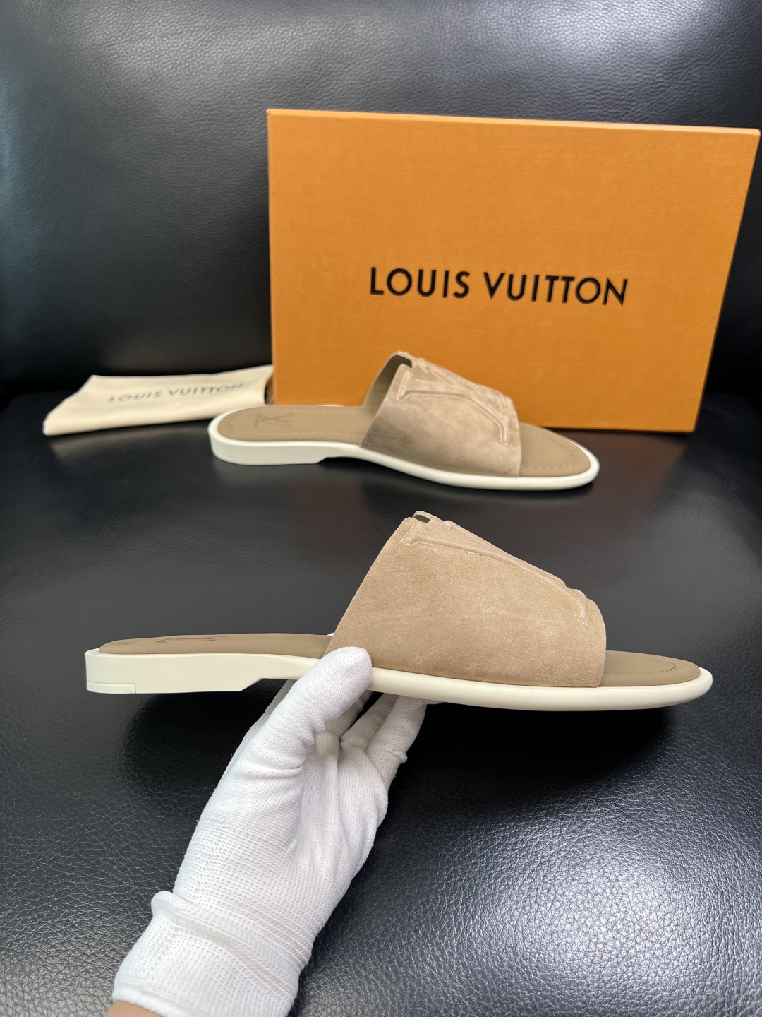 Lv 高品质 顶级工艺品 路易威登，拖鞋 专柜同步原厂配置，鞋面意大利进口，高品质拼接缤纷色彩复杂工艺品