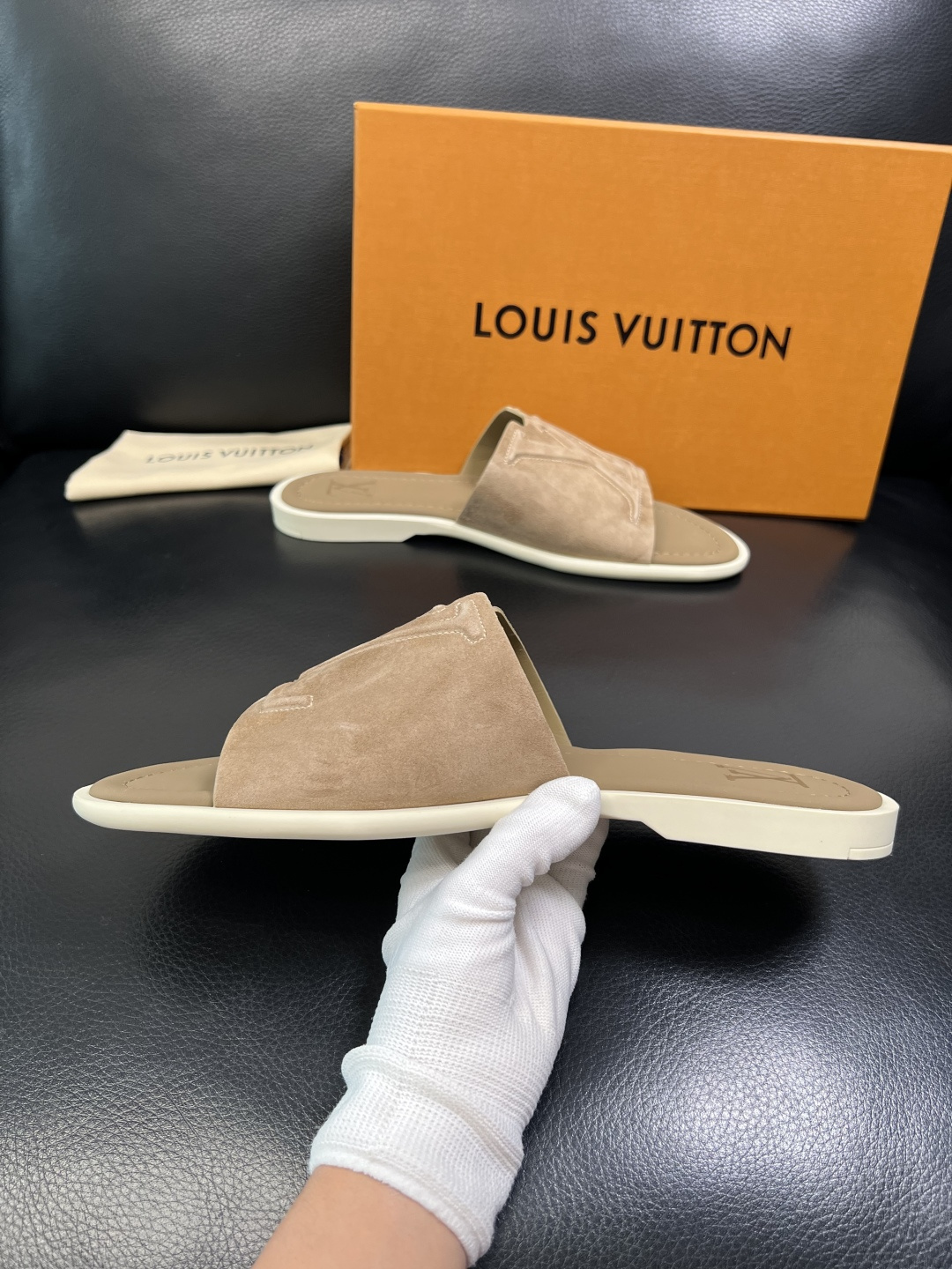 Lv 高品质 顶级工艺品 路易威登，拖鞋 专柜同步原厂配置，鞋面意大利进口，高品质拼接缤纷色彩复杂工艺品