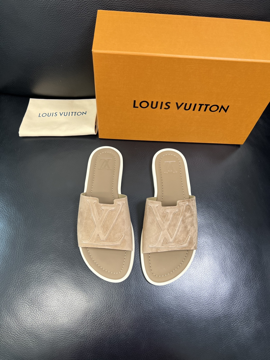 Lv 高品质 顶级工艺品 路易威登，拖鞋 专柜同步原厂配置，鞋面意大利进口，高品质拼接缤纷色彩复杂工艺品