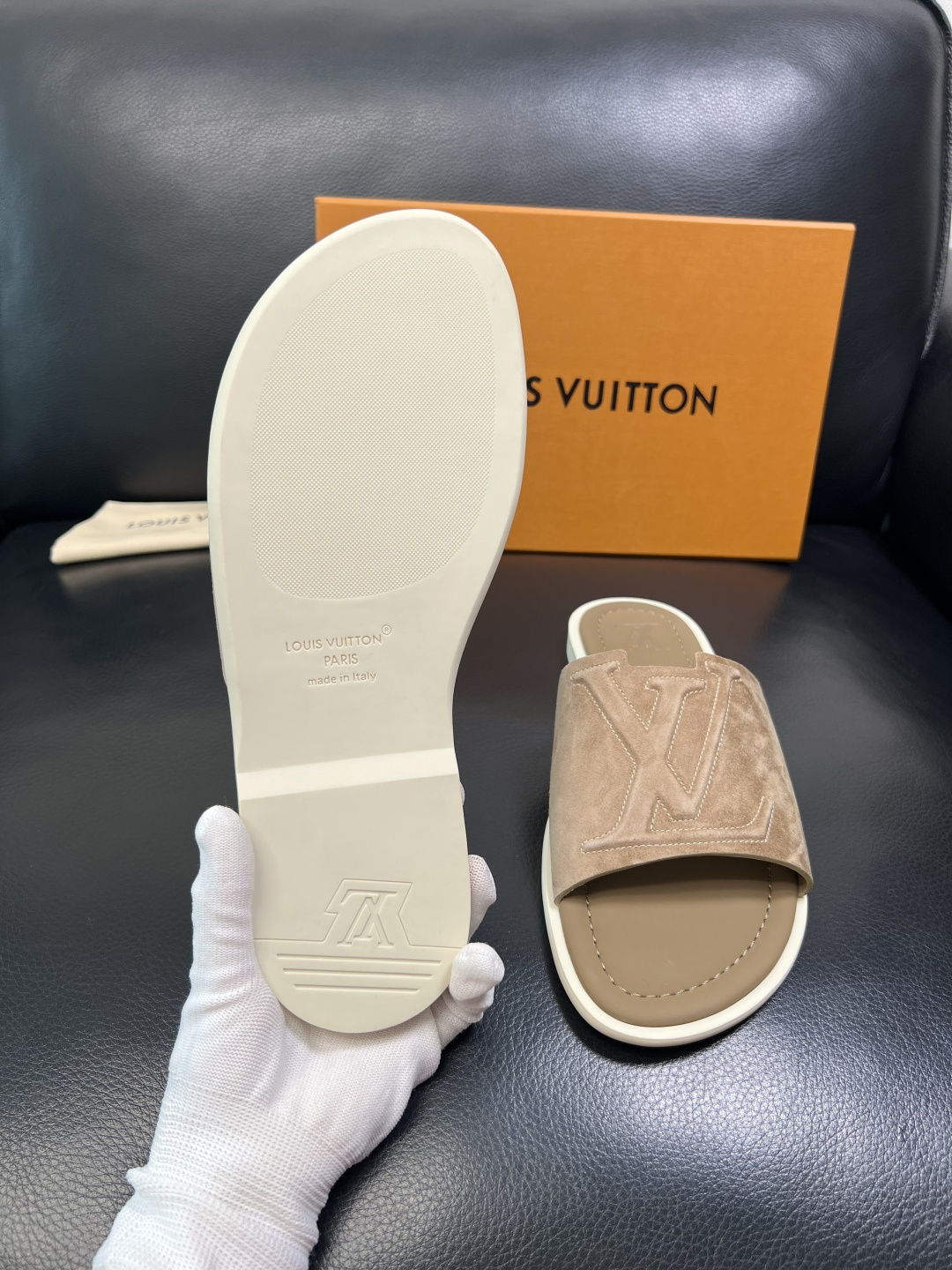 Lv 高品质 顶级工艺品 路易威登，拖鞋 专柜同步原厂配置，鞋面意大利进口，高品质拼接缤纷色彩复杂工艺品