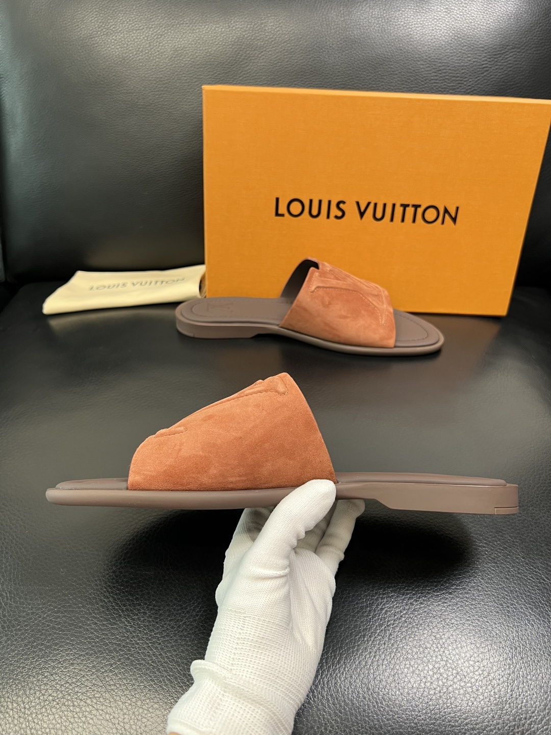 Lv 高品质 顶级工艺品 路易威登，拖鞋 专柜同步原厂配置，鞋面意大利进口，高品质拼接缤纷色彩复杂工艺品