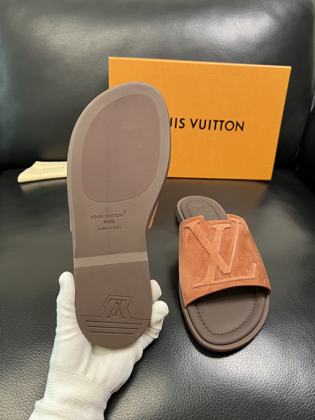 Lv 高品质 顶级工艺品 路易威登，拖鞋 专柜同步原厂配置，鞋面意大利进口，高品质拼接缤纷色彩复杂工艺品