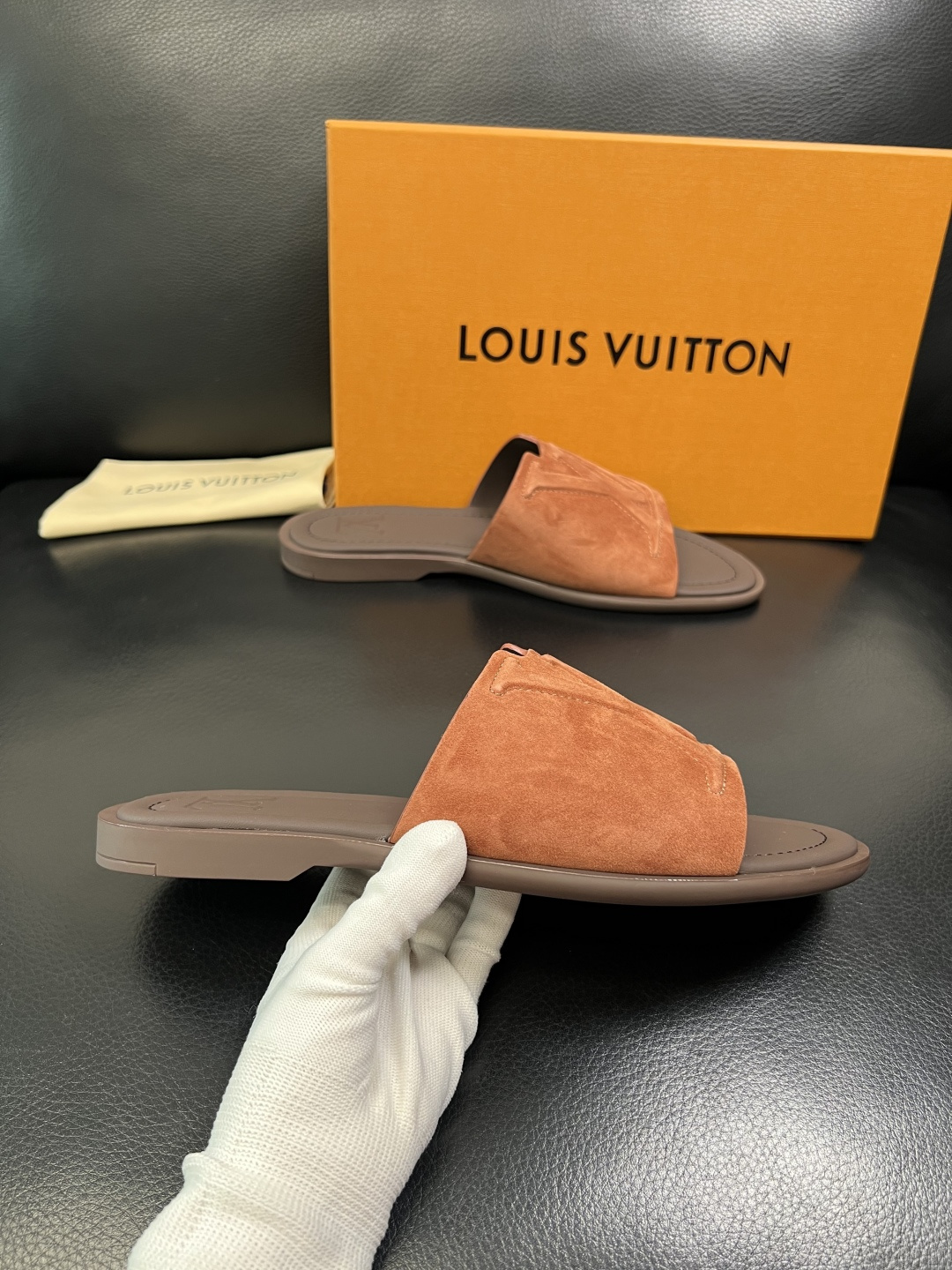 Lv 高品质 顶级工艺品 路易威登，拖鞋 专柜同步原厂配置，鞋面意大利进口，高品质拼接缤纷色彩复杂工艺品