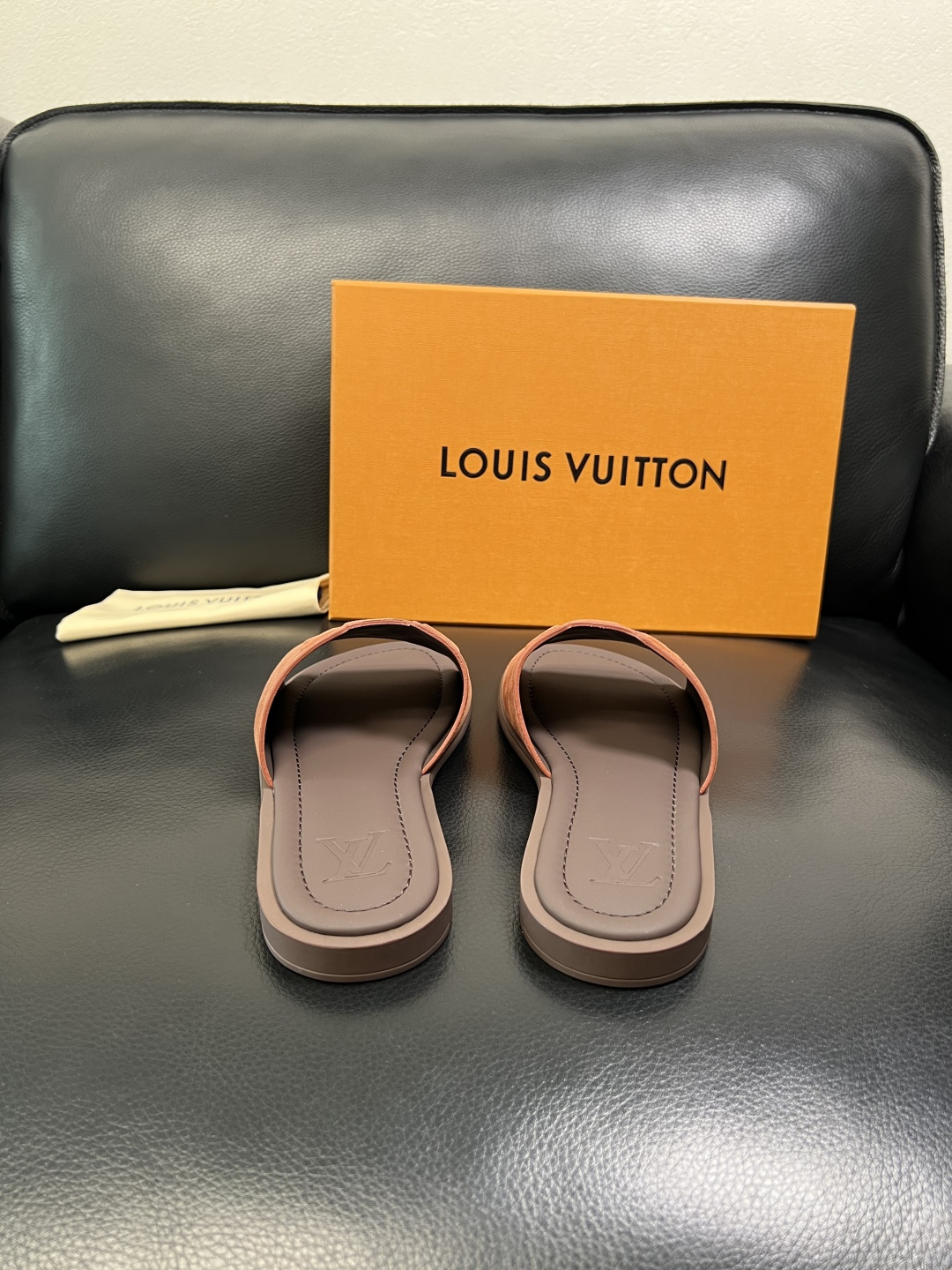 Lv 高品质 顶级工艺品 路易威登，拖鞋 专柜同步原厂配置，鞋面意大利进口，高品质拼接缤纷色彩复杂工艺品