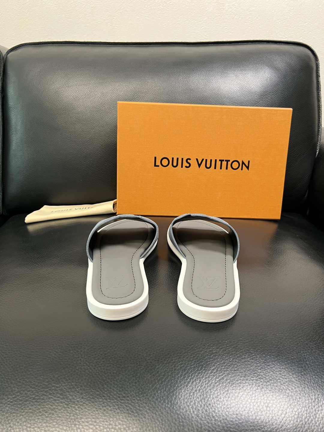 Lv 高品质 顶级工艺品 路易威登，拖鞋 专柜同步原厂配置，鞋面意大利进口，高品质拼接缤纷色彩复杂工艺品