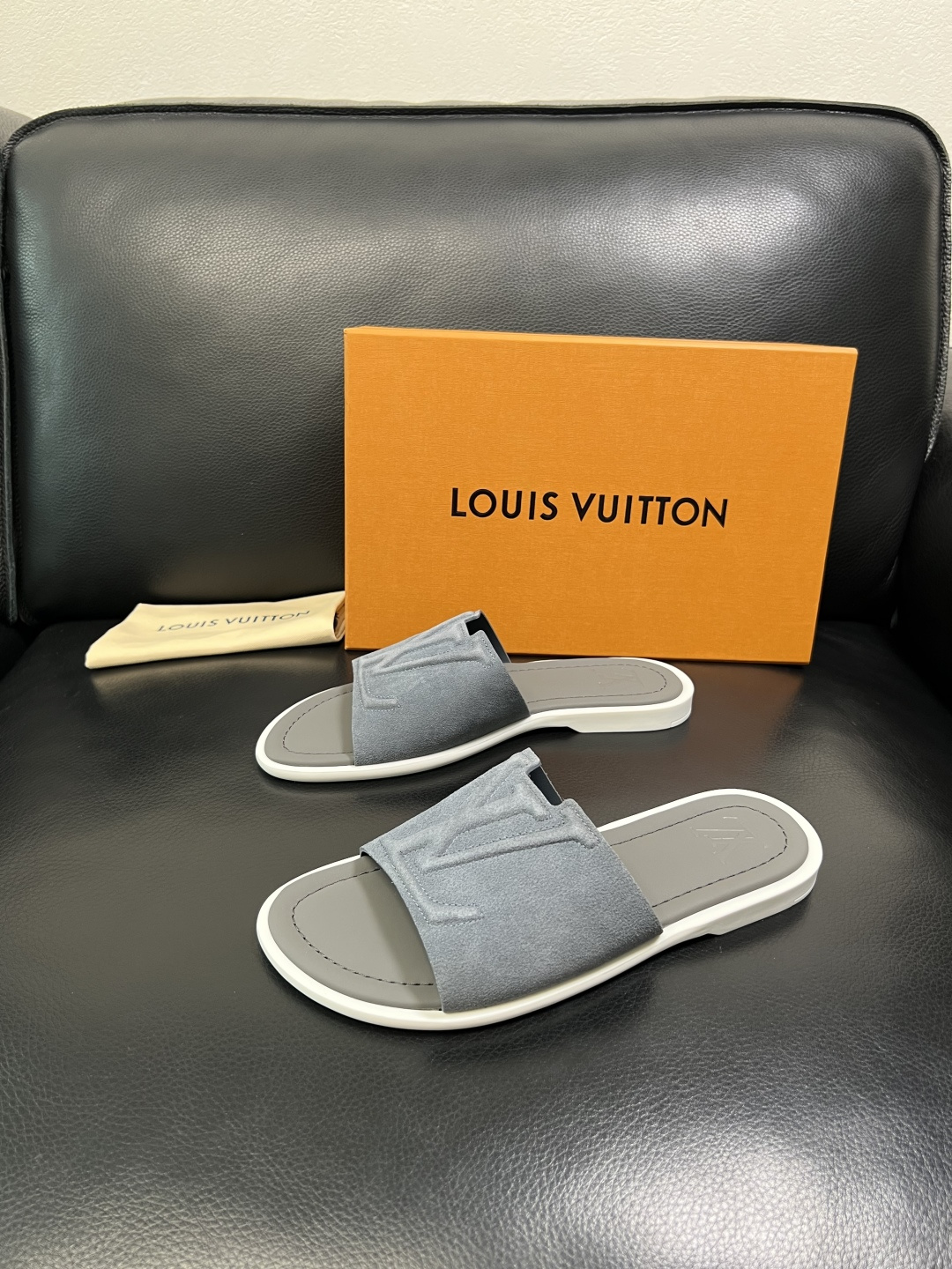 Lv 高品质 顶级工艺品 路易威登，拖鞋 专柜同步原厂配置，鞋面意大利进口，高品质拼接缤纷色彩复杂工艺品