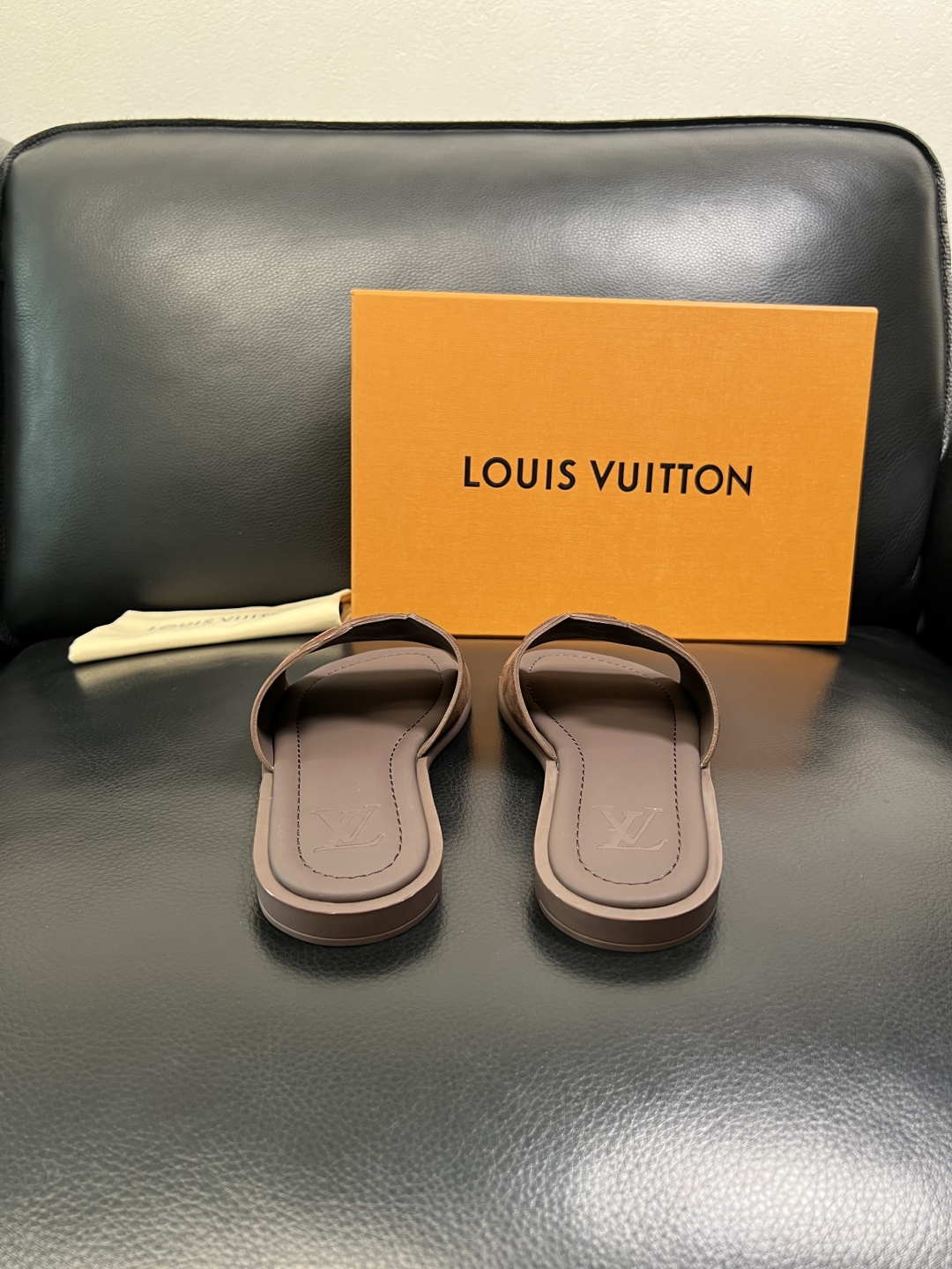 Lv 高品质 顶级工艺品 路易威登，拖鞋 专柜同步原厂配置，鞋面意大利进口，高品质拼接缤纷色彩复杂工艺品