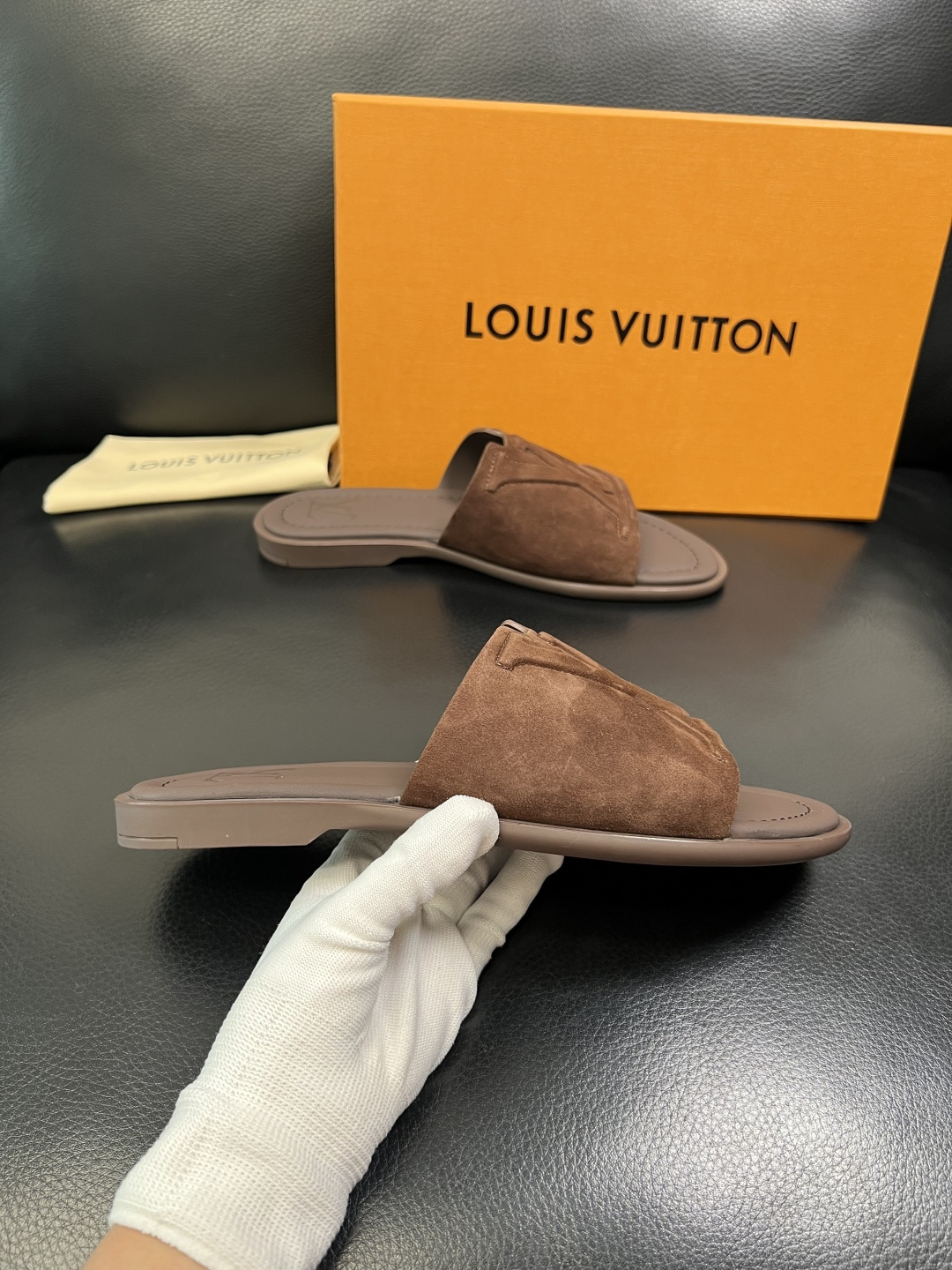 Lv 高品质 顶级工艺品 路易威登，拖鞋 专柜同步原厂配置，鞋面意大利进口，高品质拼接缤纷色彩复杂工艺品