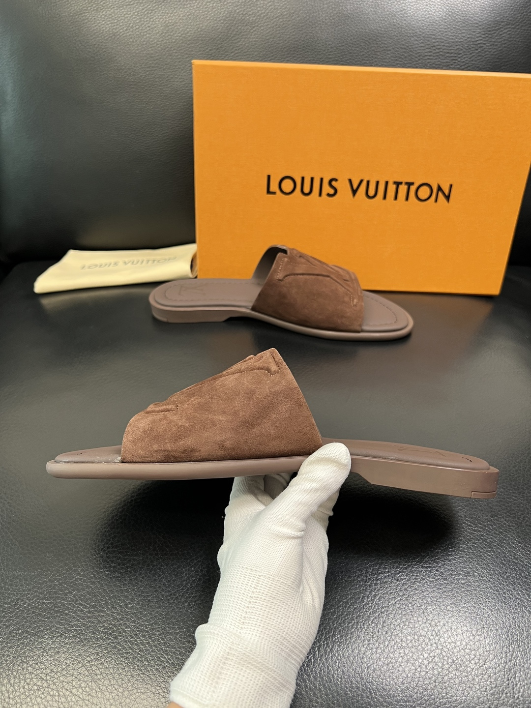Lv 高品质 顶级工艺品 路易威登，拖鞋 专柜同步原厂配置，鞋面意大利进口，高品质拼接缤纷色彩复杂工艺品