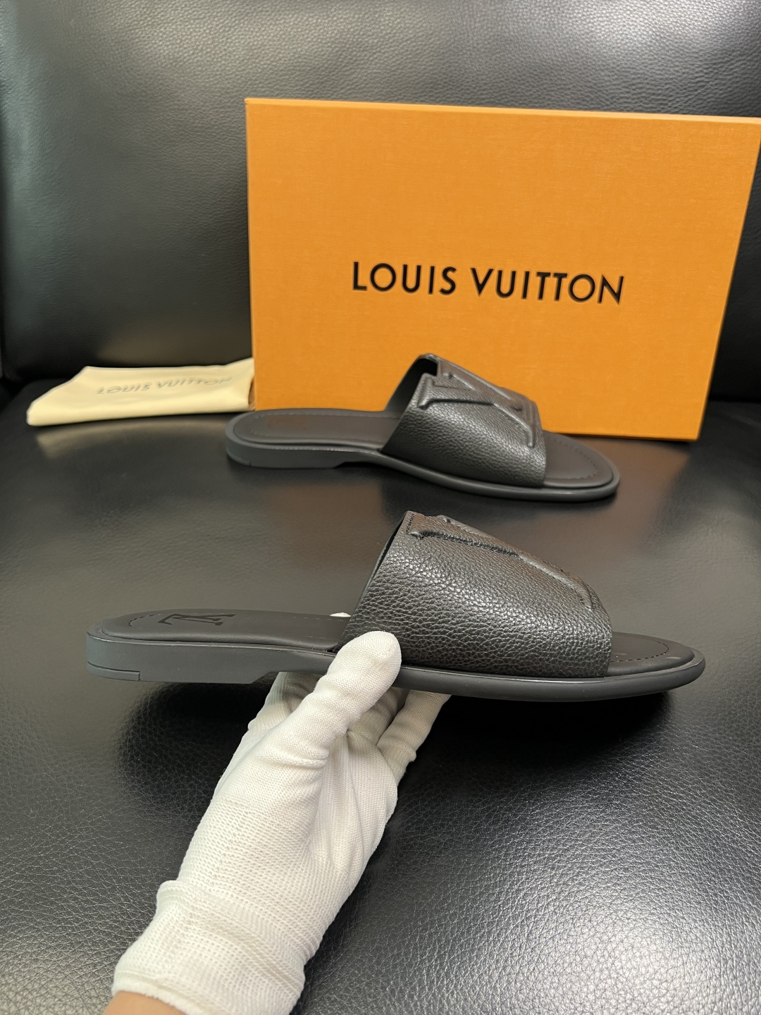 Lv 高品质 顶级工艺品 路易威登，拖鞋 专柜同步原厂配置，鞋面意大利进口，高品质拼接缤纷色彩复杂工艺品
