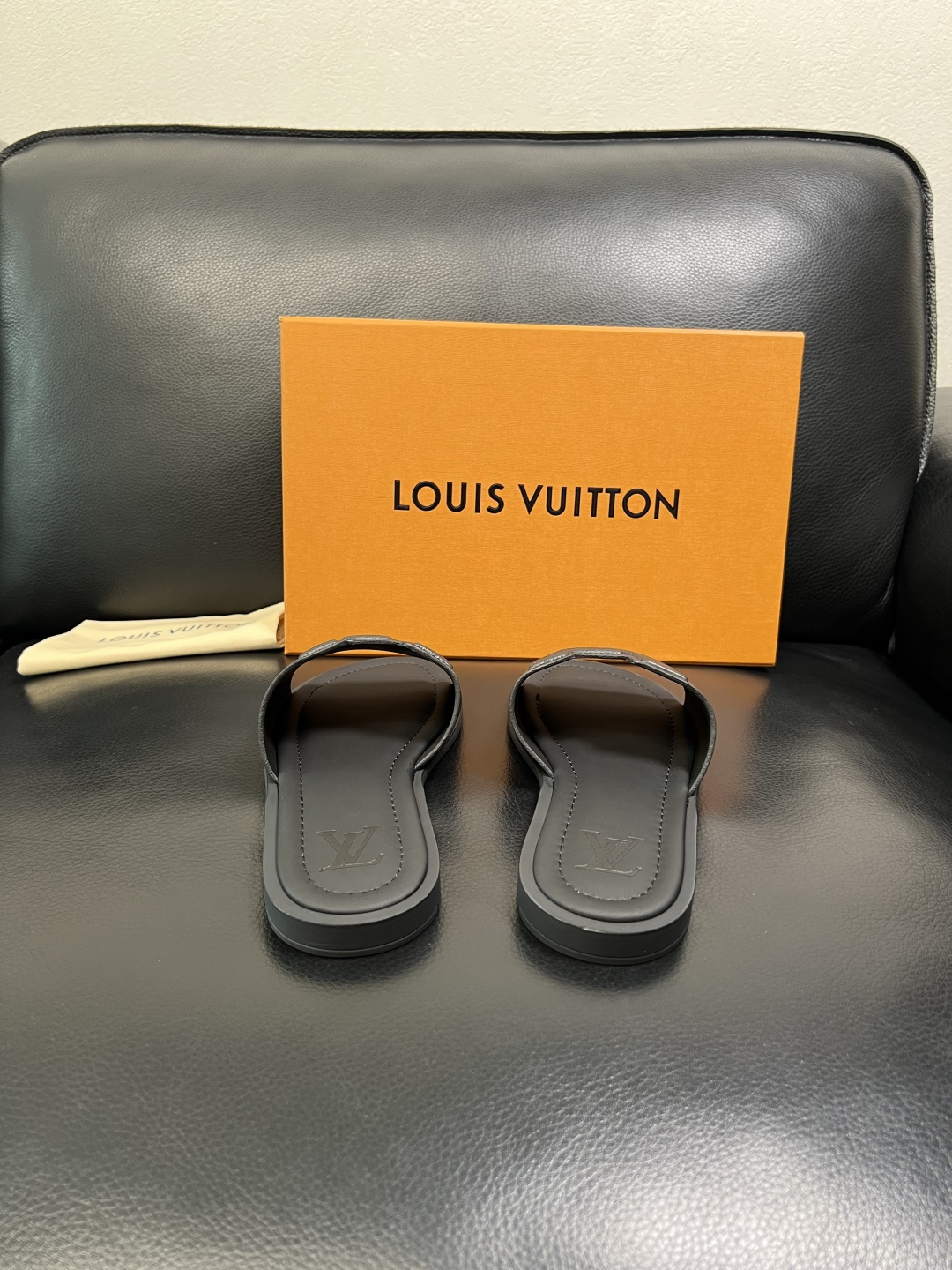 Lv 高品质 顶级工艺品 路易威登，拖鞋 专柜同步原厂配置，鞋面意大利进口，高品质拼接缤纷色彩复杂工艺品