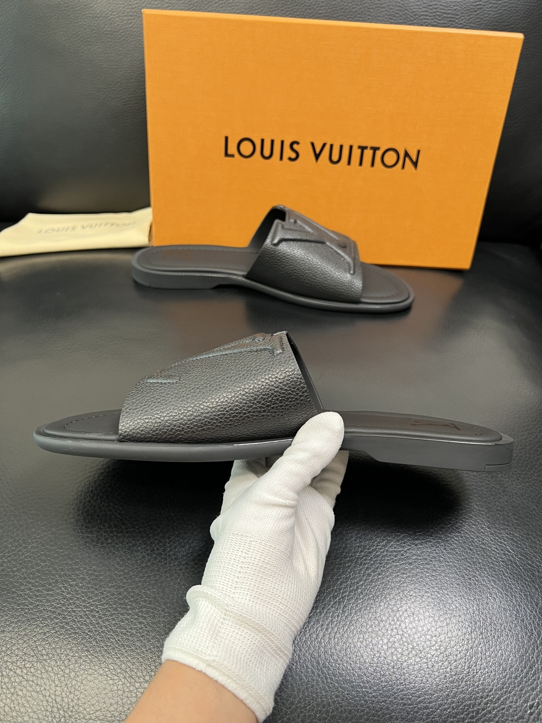 Lv 高品质 顶级工艺品 路易威登，拖鞋 专柜同步原厂配置，鞋面意大利进口，高品质拼接缤纷色彩复杂工艺品