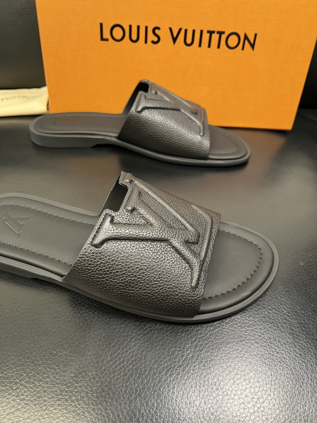 Lv 高品质 顶级工艺品 路易威登，拖鞋 专柜同步原厂配置，鞋面意大利进口，高品质拼接缤纷色彩复杂工艺品