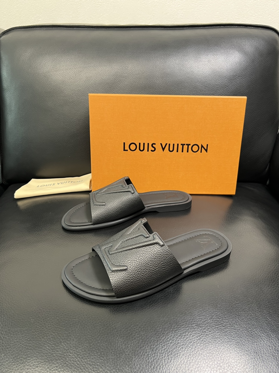 Lv 高品质 顶级工艺品 路易威登，拖鞋 专柜同步原厂配置，鞋面意大利进口，高品质拼接缤纷色彩复杂工艺品