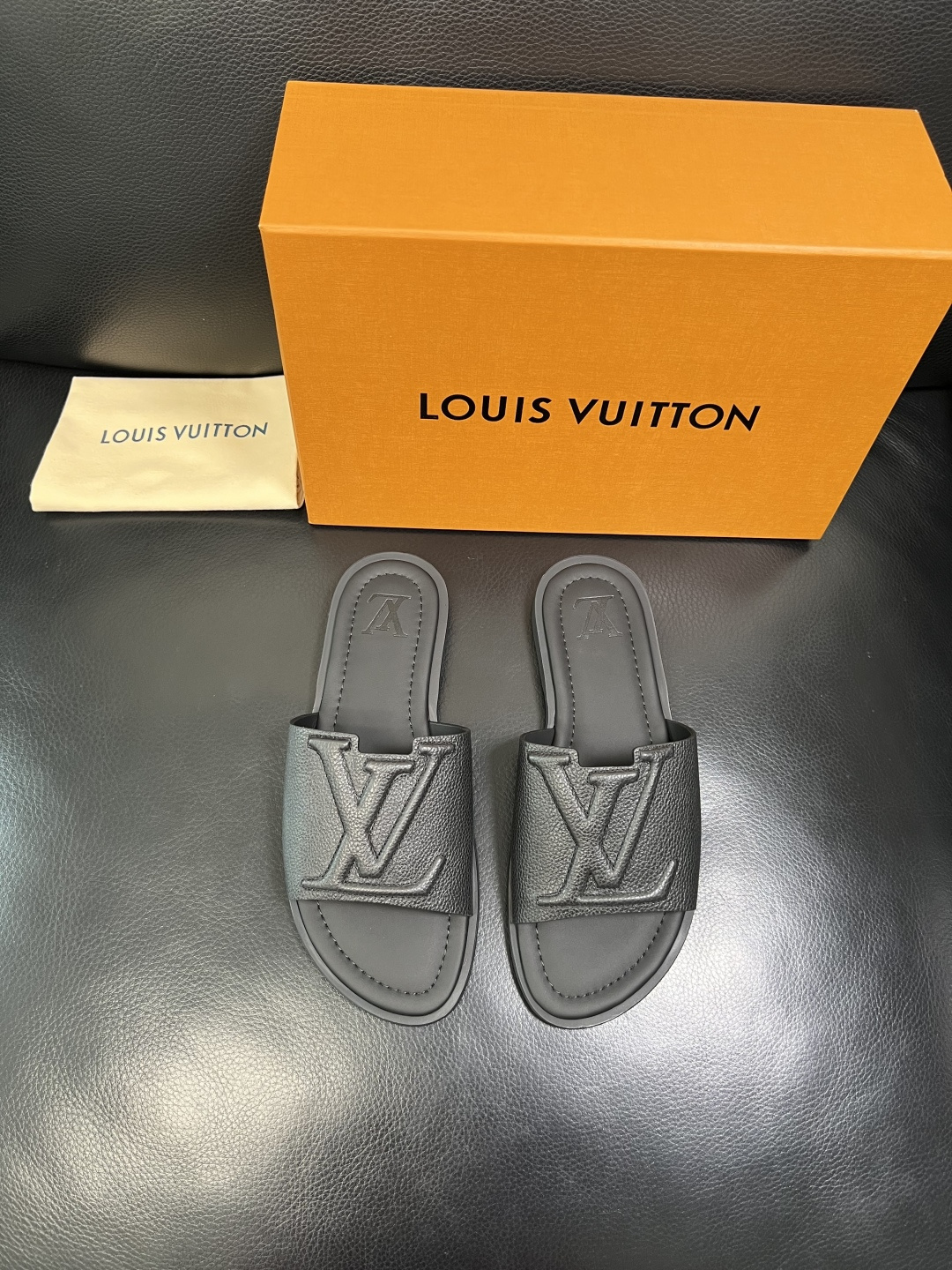 Lv 高品质 顶级工艺品 路易威登，拖鞋 专柜同步原厂配置，鞋面意大利进口，高品质拼接缤纷色彩复杂工艺品