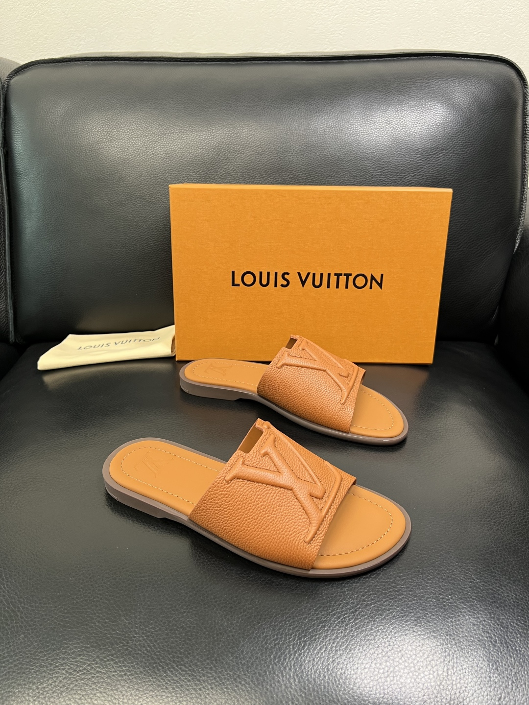 Lv 高品质 顶级工艺品 路易威登，拖鞋 专柜同步原厂配置，鞋面意大利进口，高品质拼接缤纷色彩复杂工艺品