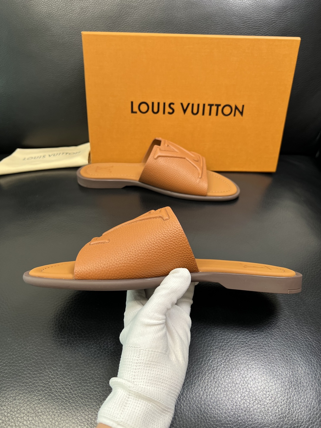 Lv 高品质 顶级工艺品 路易威登，拖鞋 专柜同步原厂配置，鞋面意大利进口，高品质拼接缤纷色彩复杂工艺品