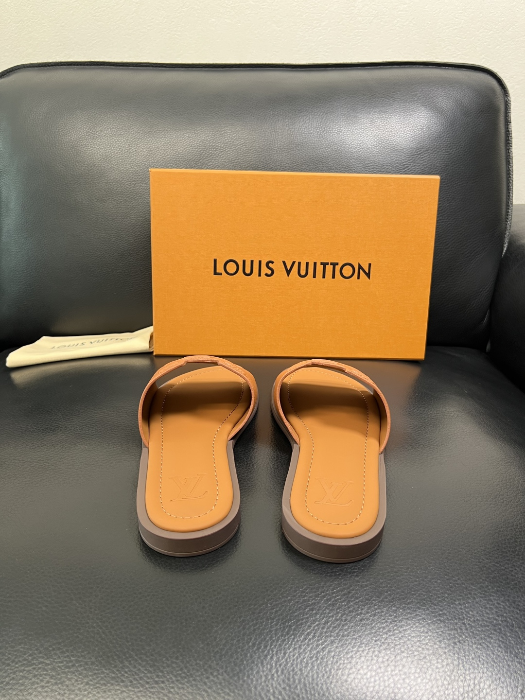 Lv 高品质 顶级工艺品 路易威登，拖鞋 专柜同步原厂配置，鞋面意大利进口，高品质拼接缤纷色彩复杂工艺品