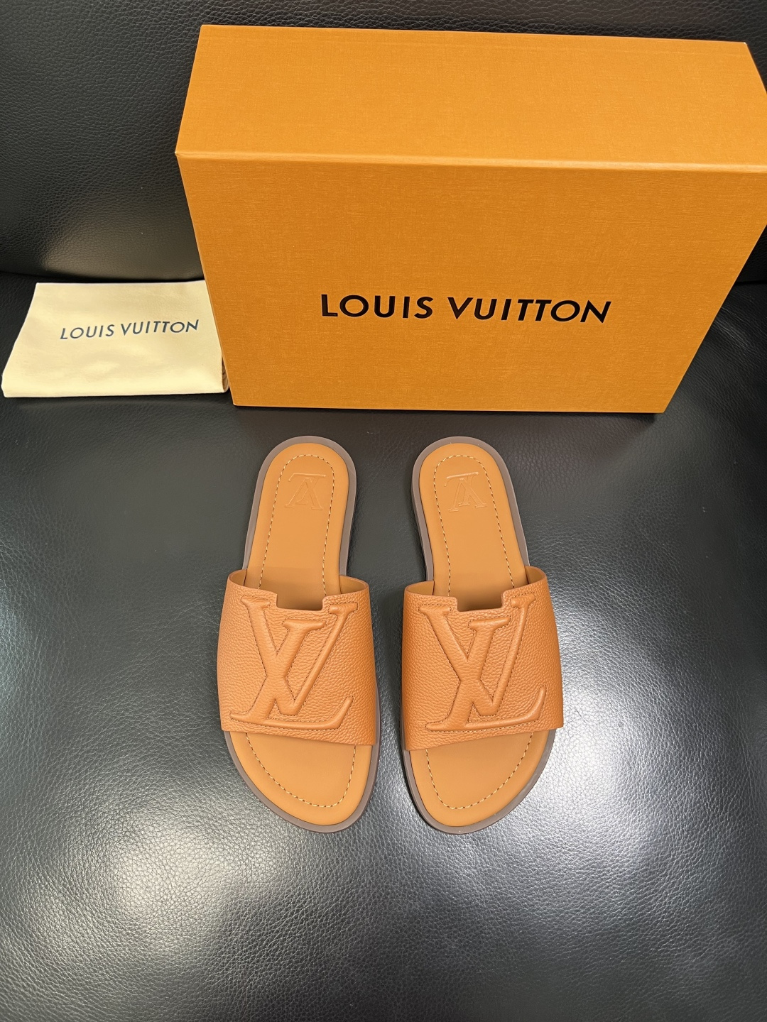 Lv 高品质 顶级工艺品 路易威登，拖鞋 专柜同步原厂配置，鞋面意大利进口，高品质拼接缤纷色彩复杂工艺品