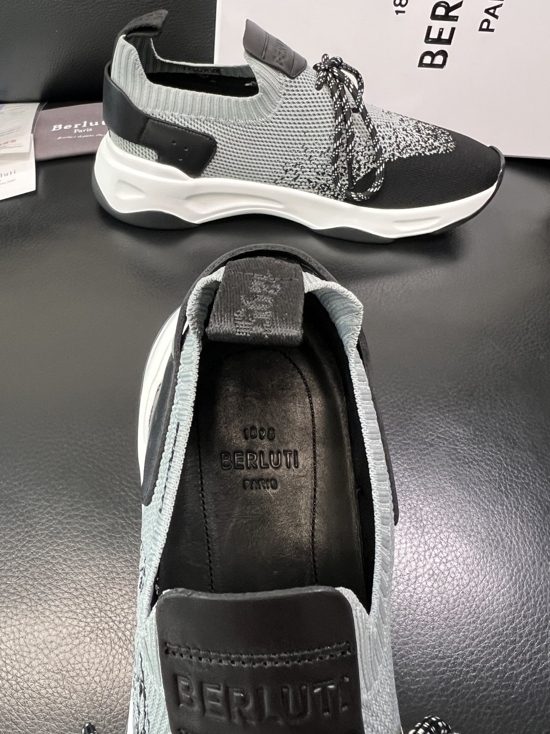 Berluti 顶级代购 布鲁提 专柜同步发售原厂配置，意大利进口飞织面料，全进口水染牛皮里垫，鞋底：原