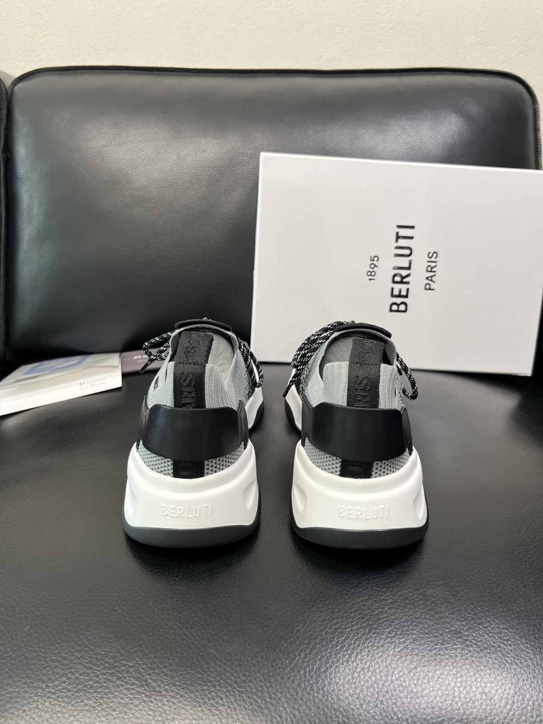 Berluti 顶级代购 布鲁提 专柜同步发售原厂配置，意大利进口飞织面料，全进口水染牛皮里垫，鞋底：原