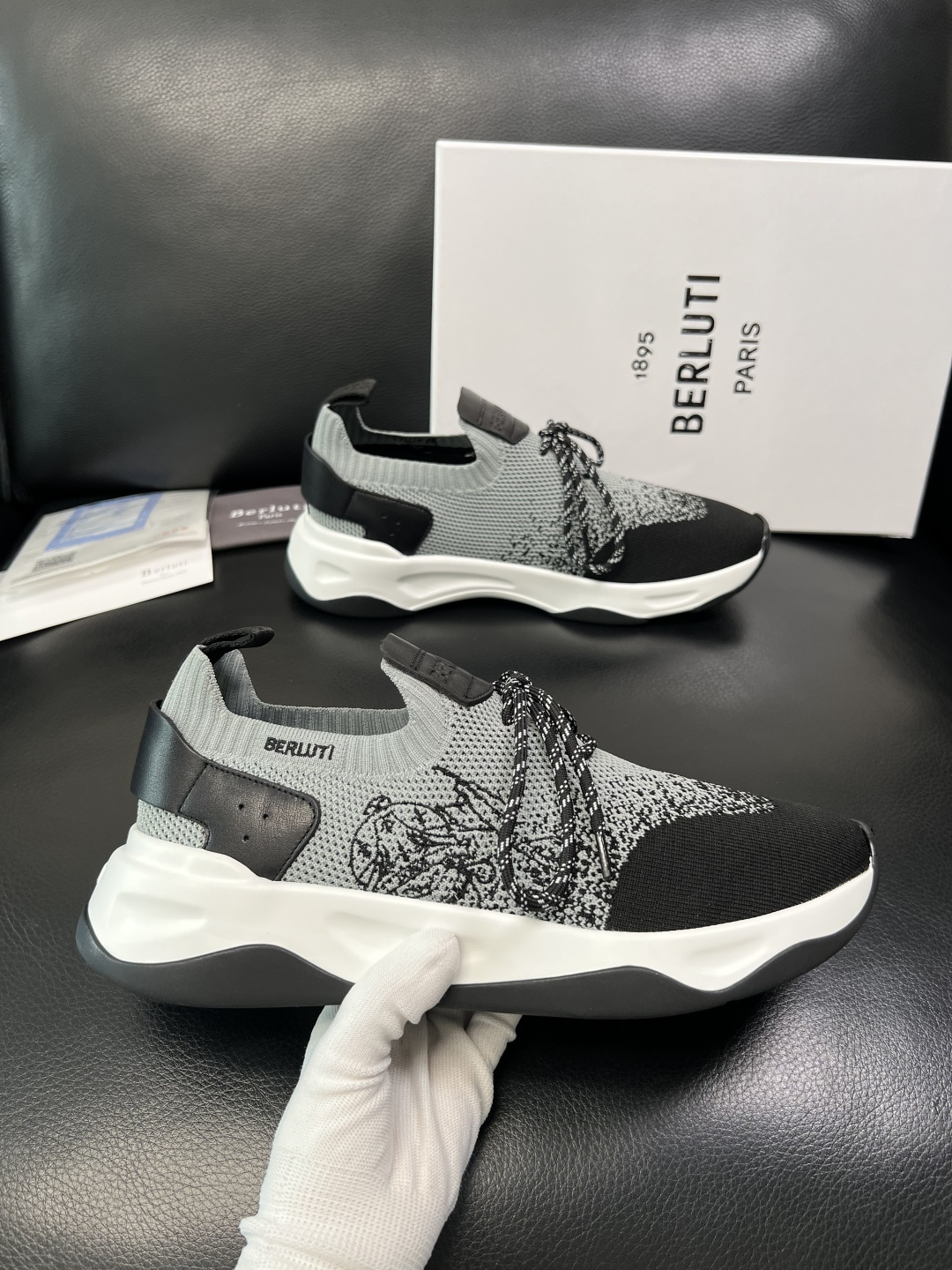 Berluti 顶级代购 布鲁提 专柜同步发售原厂配置，意大利进口飞织面料，全进口水染牛皮里垫，鞋底：原