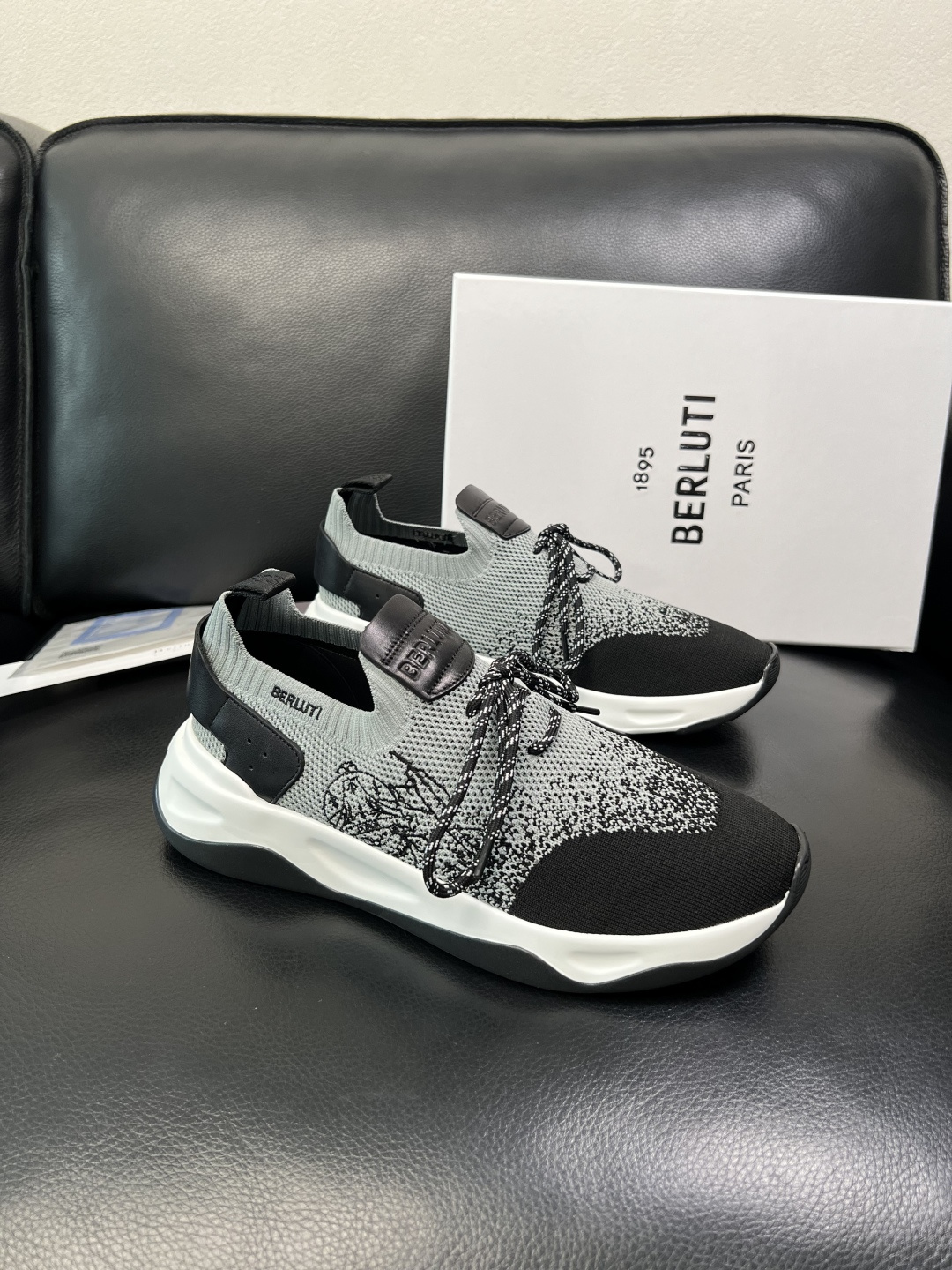 Berluti 顶级代购 布鲁提 专柜同步发售原厂配置，意大利进口飞织面料，全进口水染牛皮里垫，鞋底：原