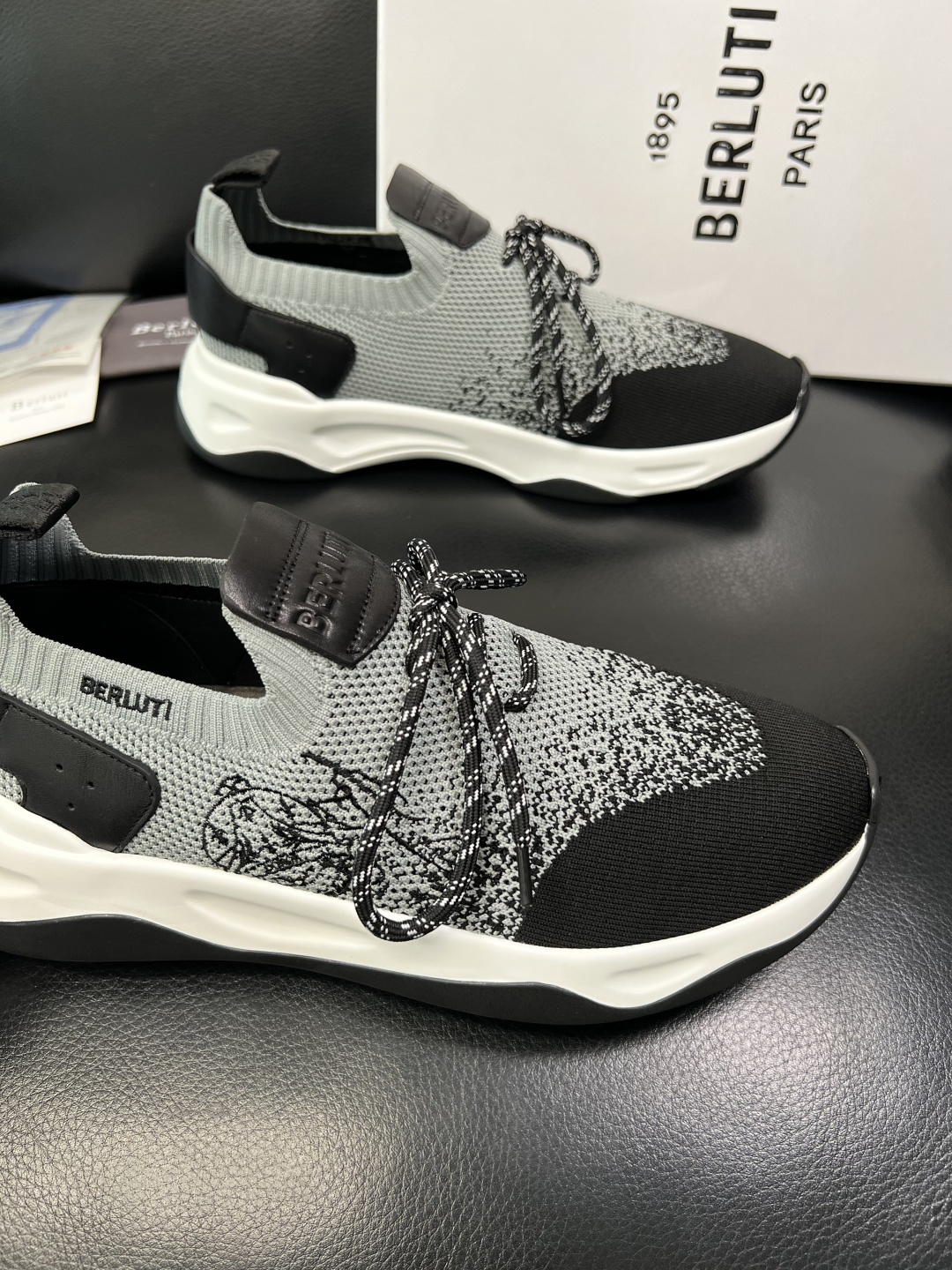 Berluti 顶级代购 布鲁提 专柜同步发售原厂配置，意大利进口飞织面料，全进口水染牛皮里垫，鞋底：原