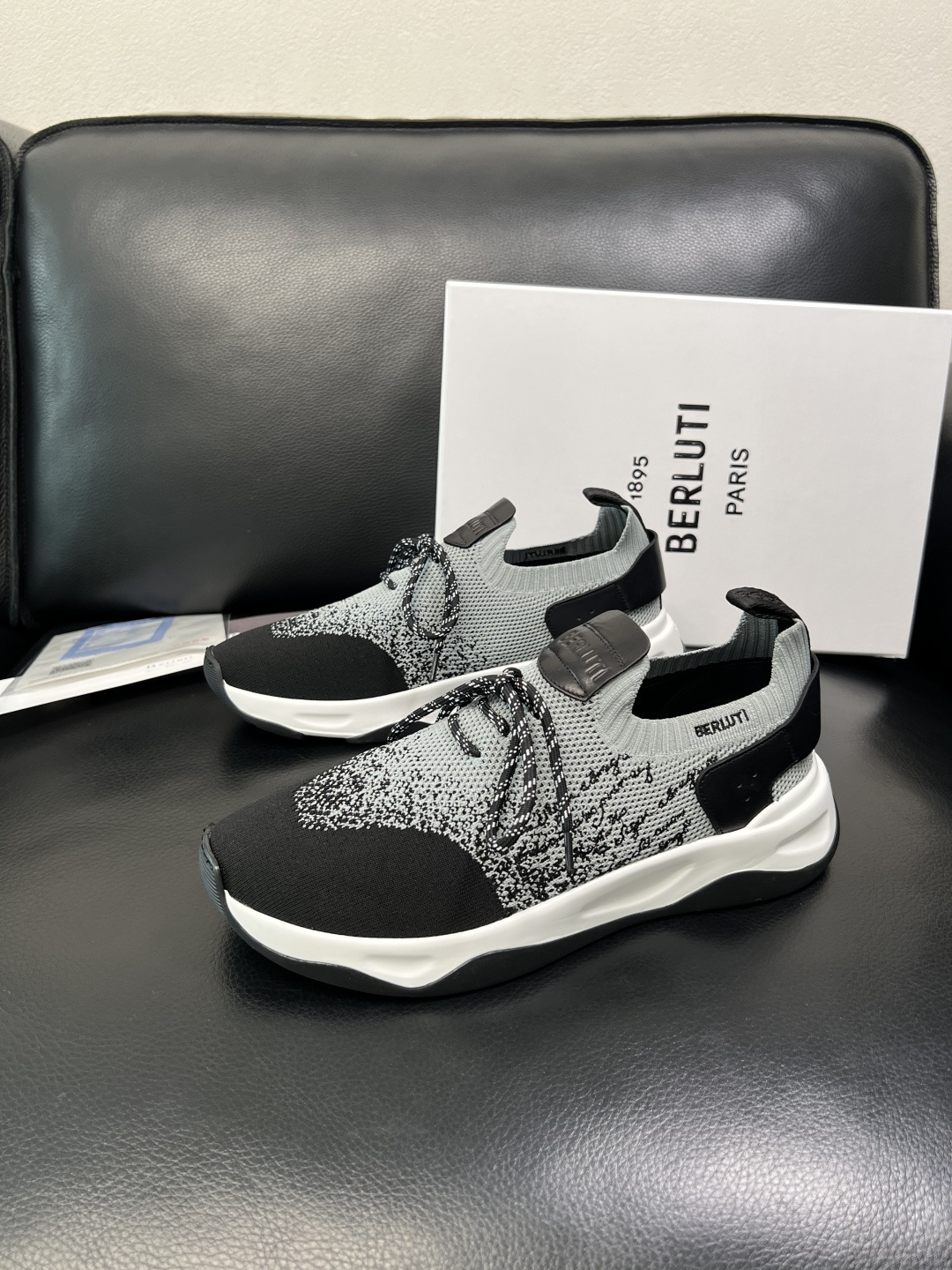 Berluti 顶级代购 布鲁提 专柜同步发售原厂配置，意大利进口飞织面料，全进口水染牛皮里垫，鞋底：原