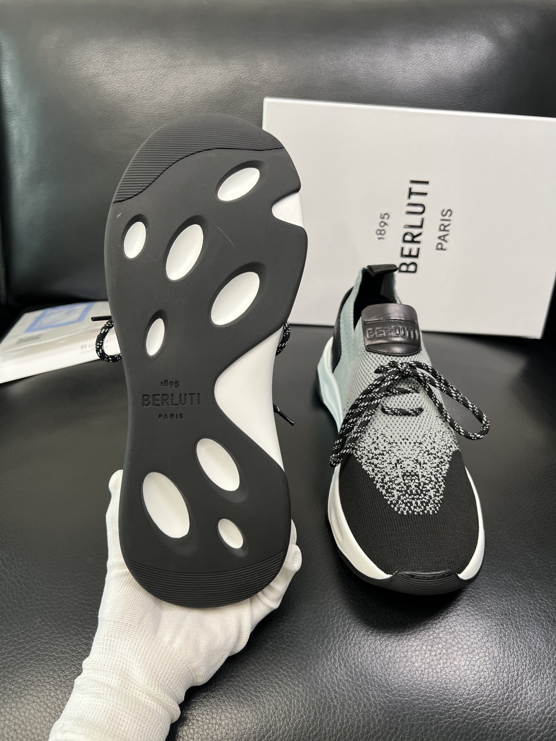 Berluti 顶级代购 布鲁提 专柜同步发售原厂配置，意大利进口飞织面料，全进口水染牛皮里垫，鞋底：原