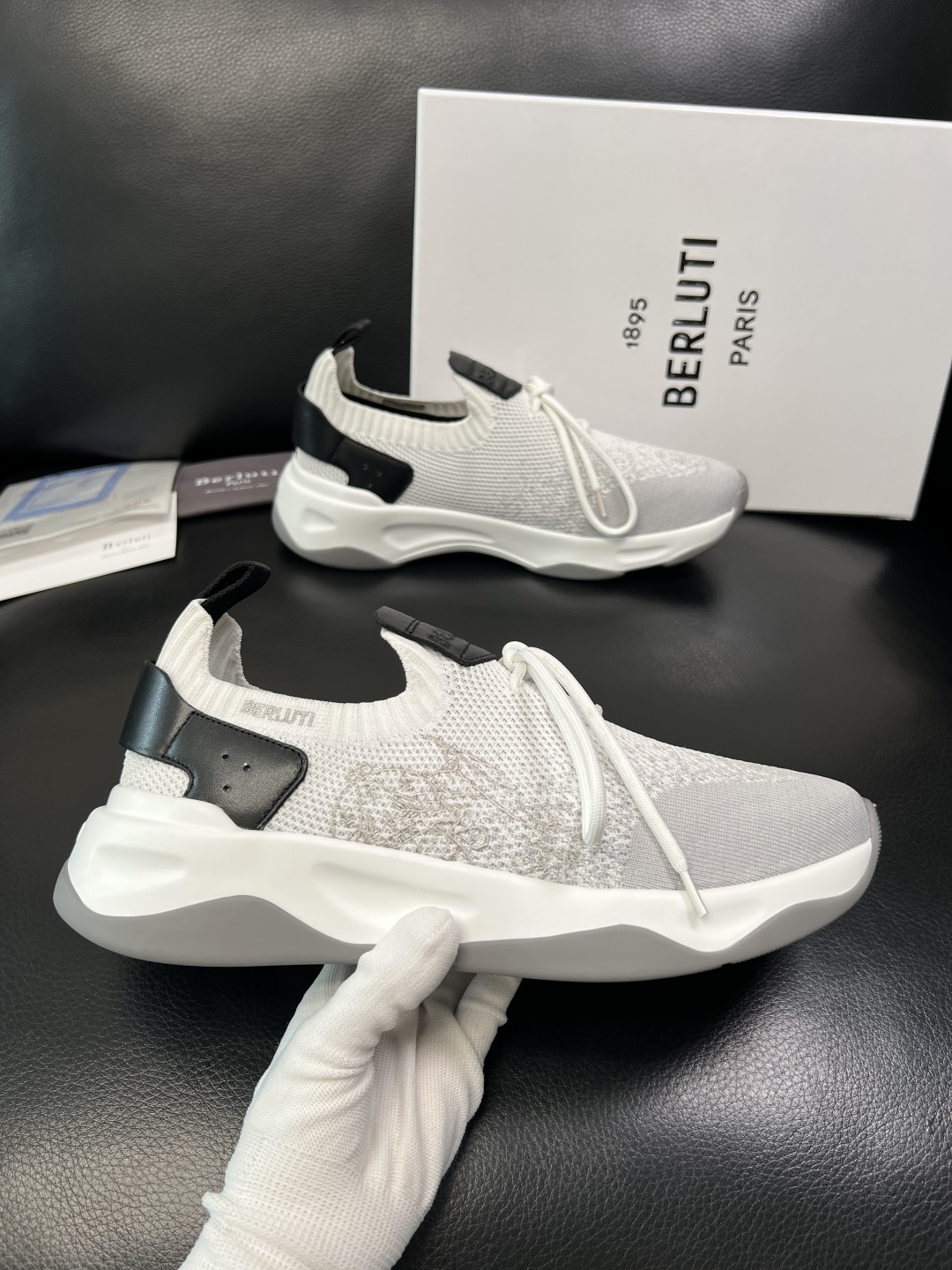 Berluti 顶级代购 布鲁提 专柜同步发售原厂配置，意大利进口飞织面料，全进口水染牛皮里垫，鞋底：原