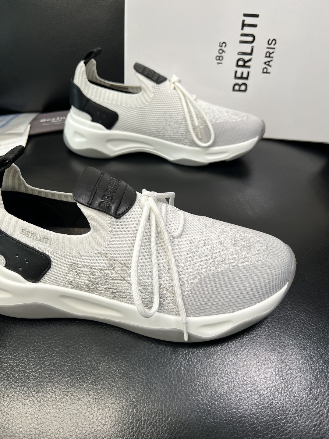 Berluti 顶级代购 布鲁提 专柜同步发售原厂配置，意大利进口飞织面料，全进口水染牛皮里垫，鞋底：原