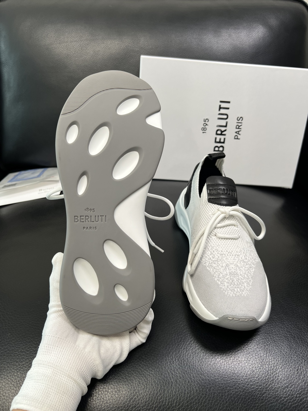 Berluti 顶级代购 布鲁提 专柜同步发售原厂配置，意大利进口飞织面料，全进口水染牛皮里垫，鞋底：原