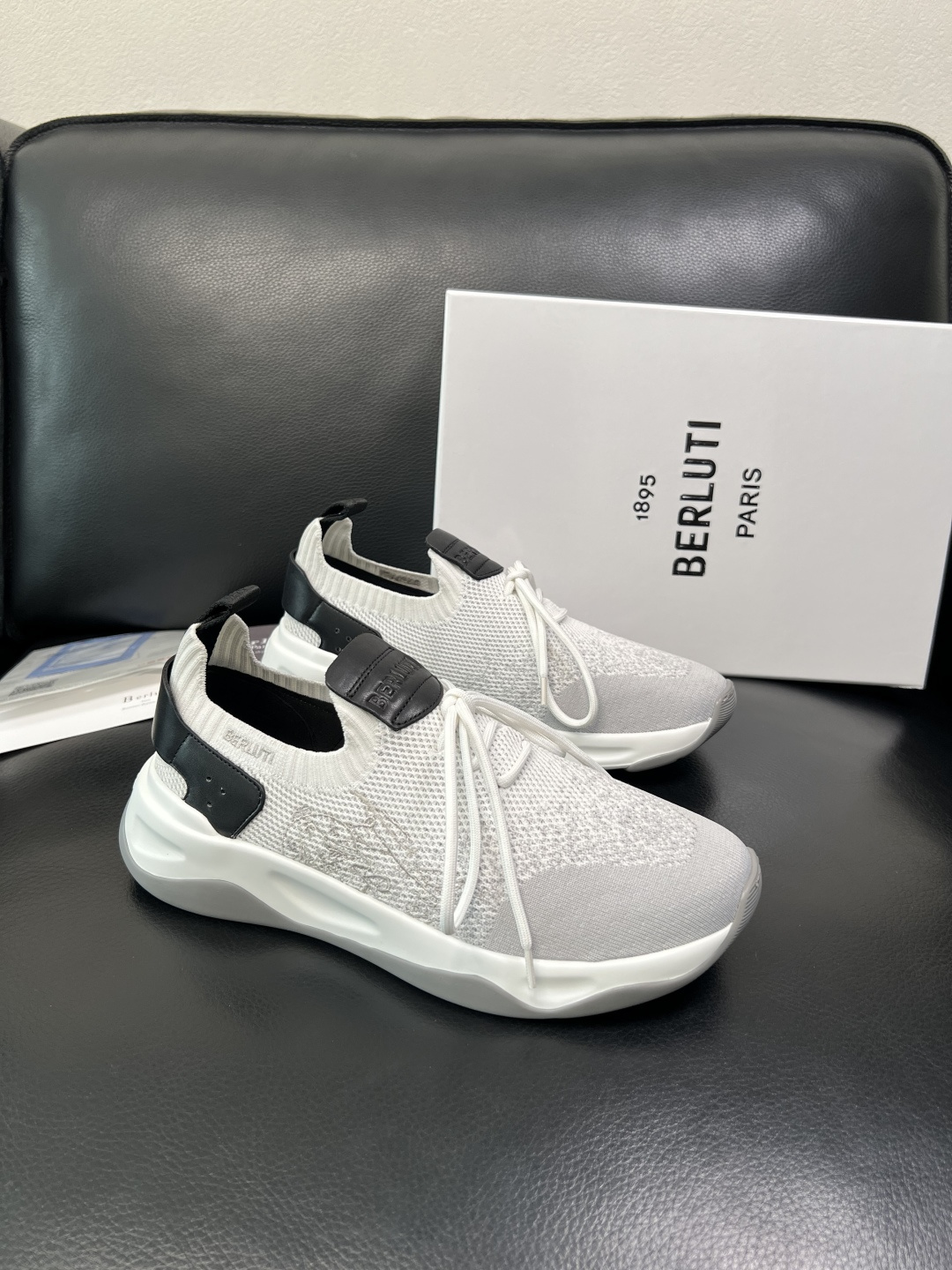 Berluti 顶级代购 布鲁提 专柜同步发售原厂配置，意大利进口飞织面料，全进口水染牛皮里垫，鞋底：原