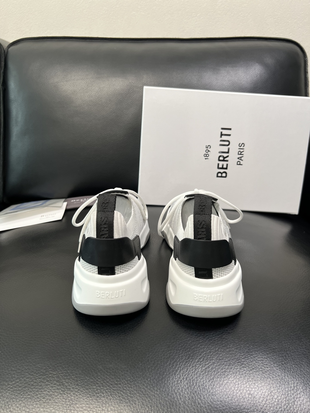 Berluti 顶级代购 布鲁提 专柜同步发售原厂配置，意大利进口飞织面料，全进口水染牛皮里垫，鞋底：原