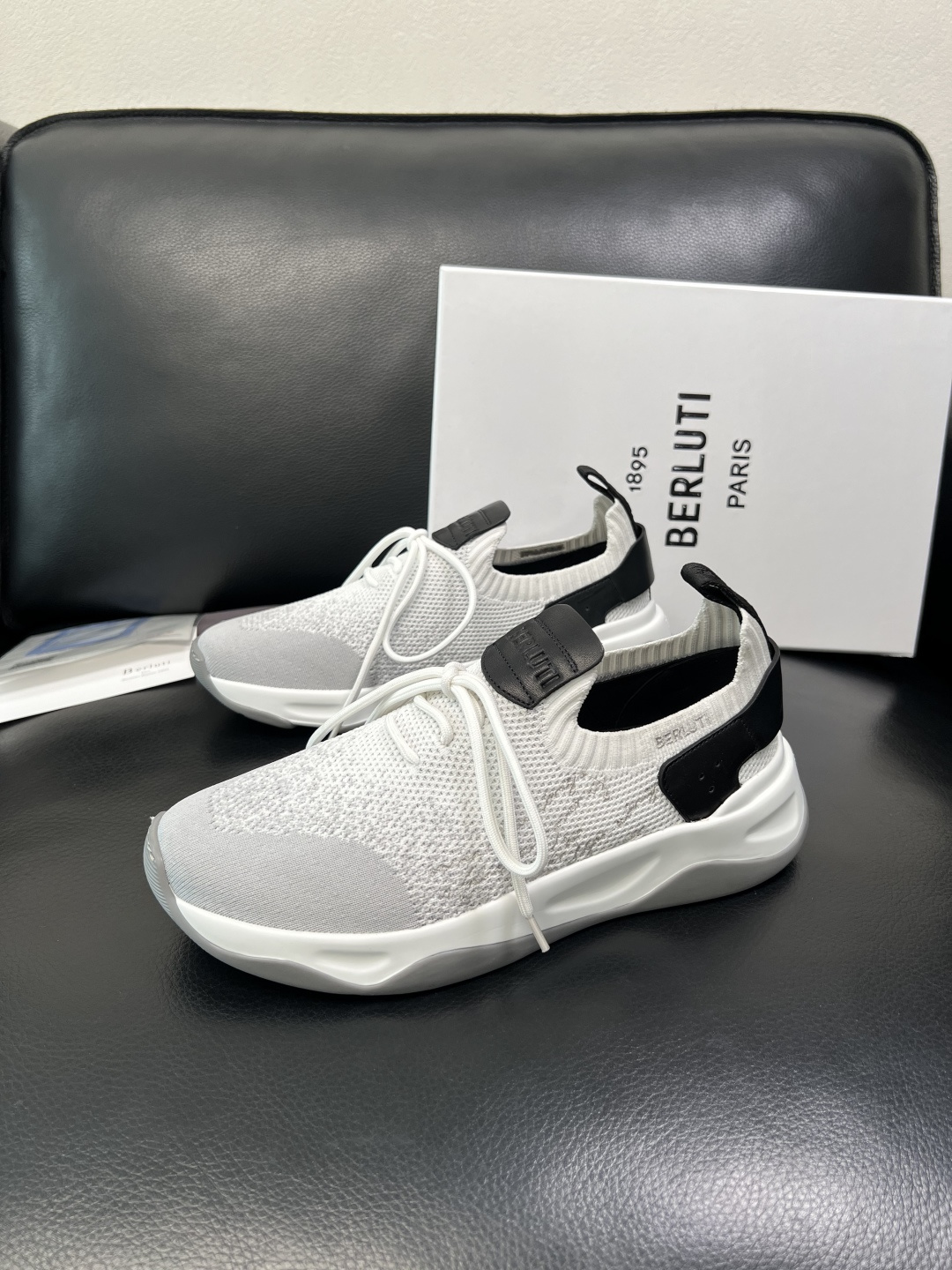 Berluti 顶级代购 布鲁提 专柜同步发售原厂配置，意大利进口飞织面料，全进口水染牛皮里垫，鞋底：原