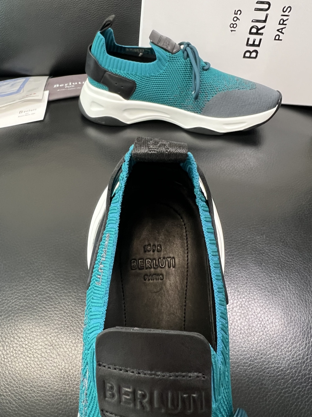 Berluti 顶级代购 布鲁提 专柜同步发售原厂配置，意大利进口飞织面料，全进口水染牛皮里垫，鞋底：原