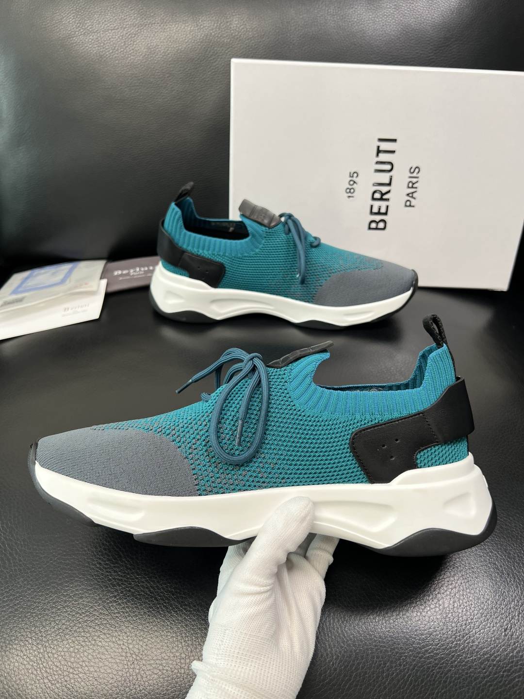 Berluti 顶级代购 布鲁提 专柜同步发售原厂配置，意大利进口飞织面料，全进口水染牛皮里垫，鞋底：原