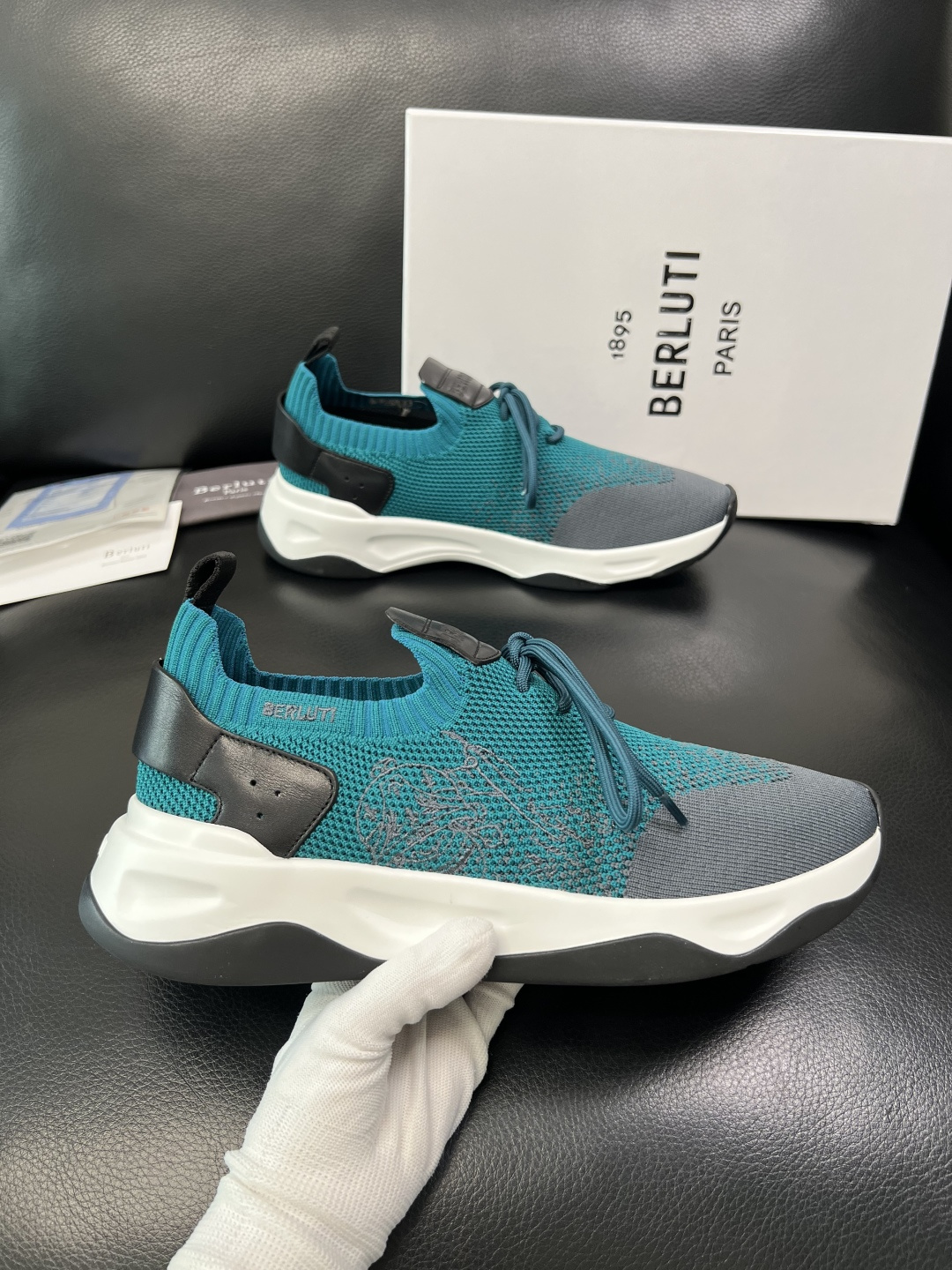 Berluti 顶级代购 布鲁提 专柜同步发售原厂配置，意大利进口飞织面料，全进口水染牛皮里垫，鞋底：原