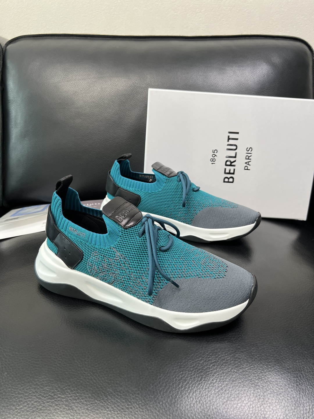 Berluti 顶级代购 布鲁提 专柜同步发售原厂配置，意大利进口飞织面料，全进口水染牛皮里垫，鞋底：原