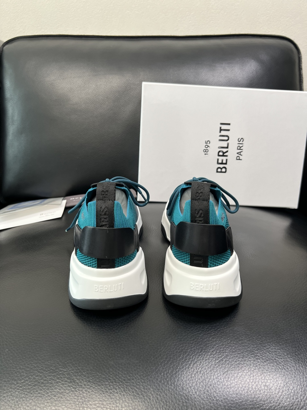 Berluti 顶级代购 布鲁提 专柜同步发售原厂配置，意大利进口飞织面料，全进口水染牛皮里垫，鞋底：原