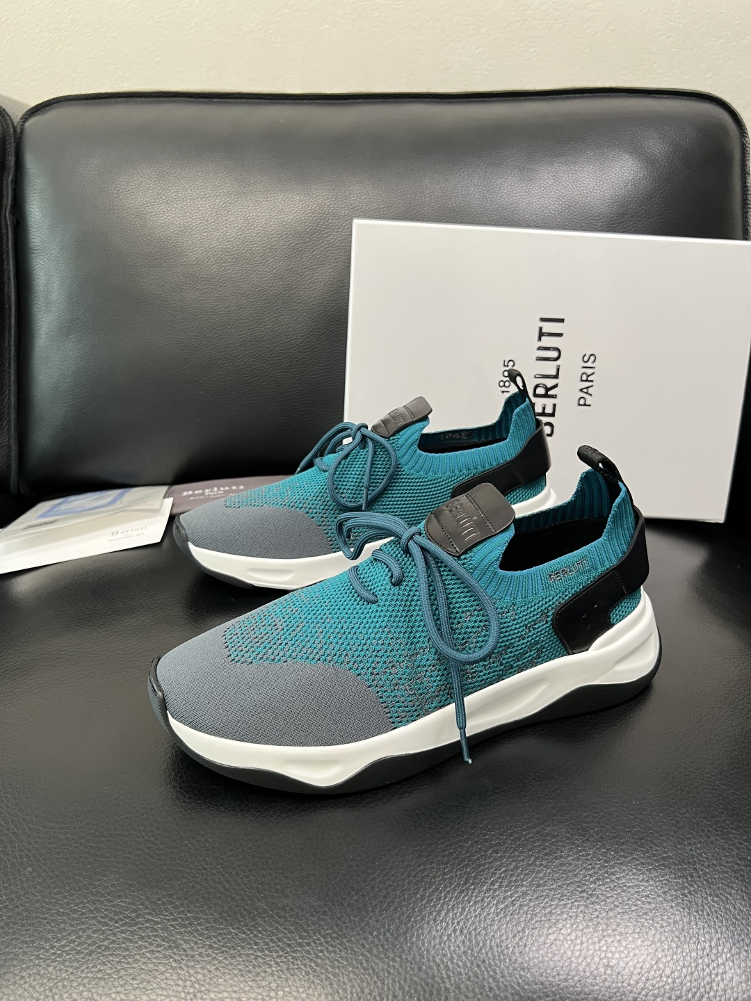 Berluti 顶级代购 布鲁提 专柜同步发售原厂配置，意大利进口飞织面料，全进口水染牛皮里垫，鞋底：原